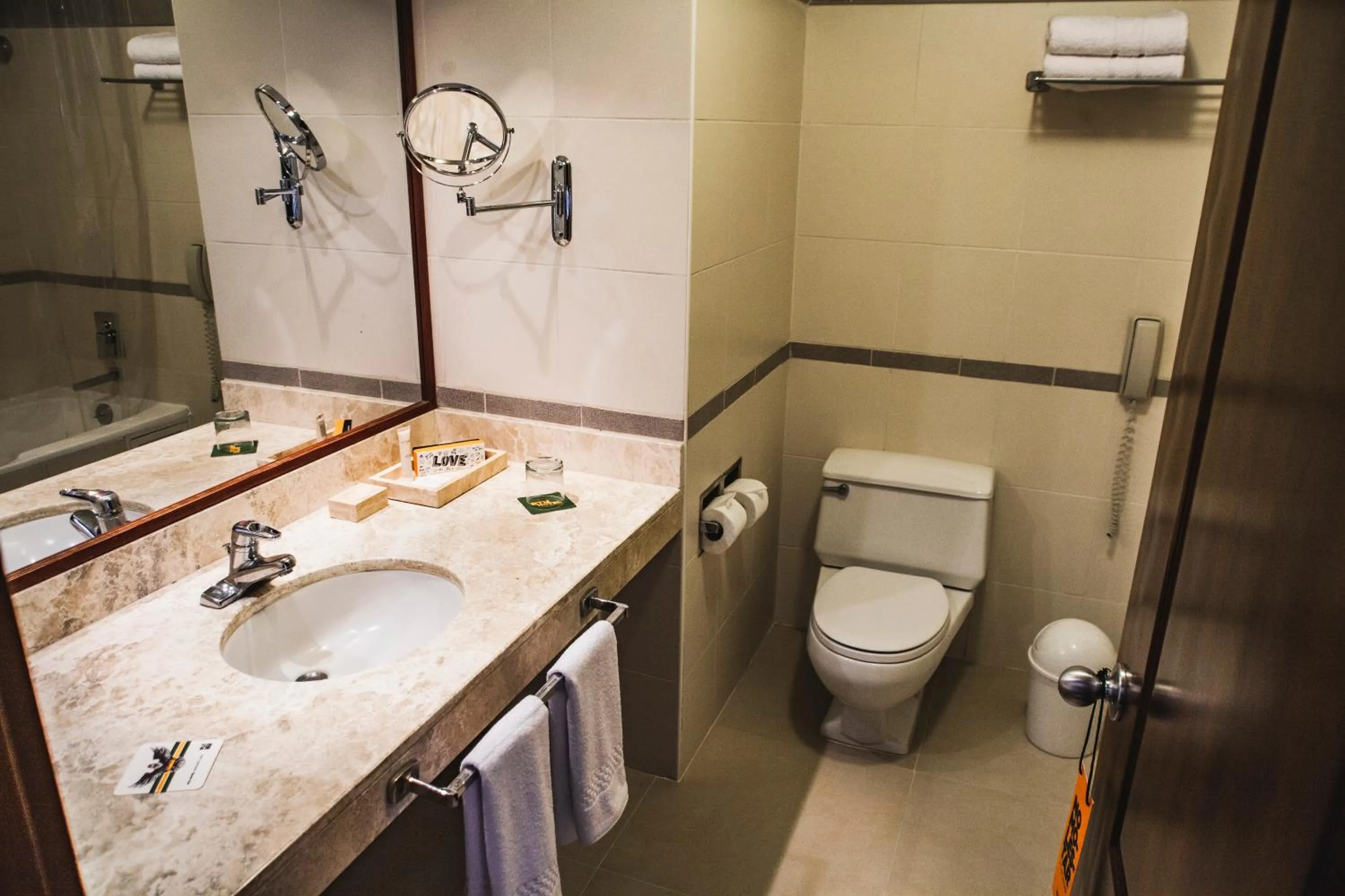 Toilet in BTH Hotel Arequipa Lake