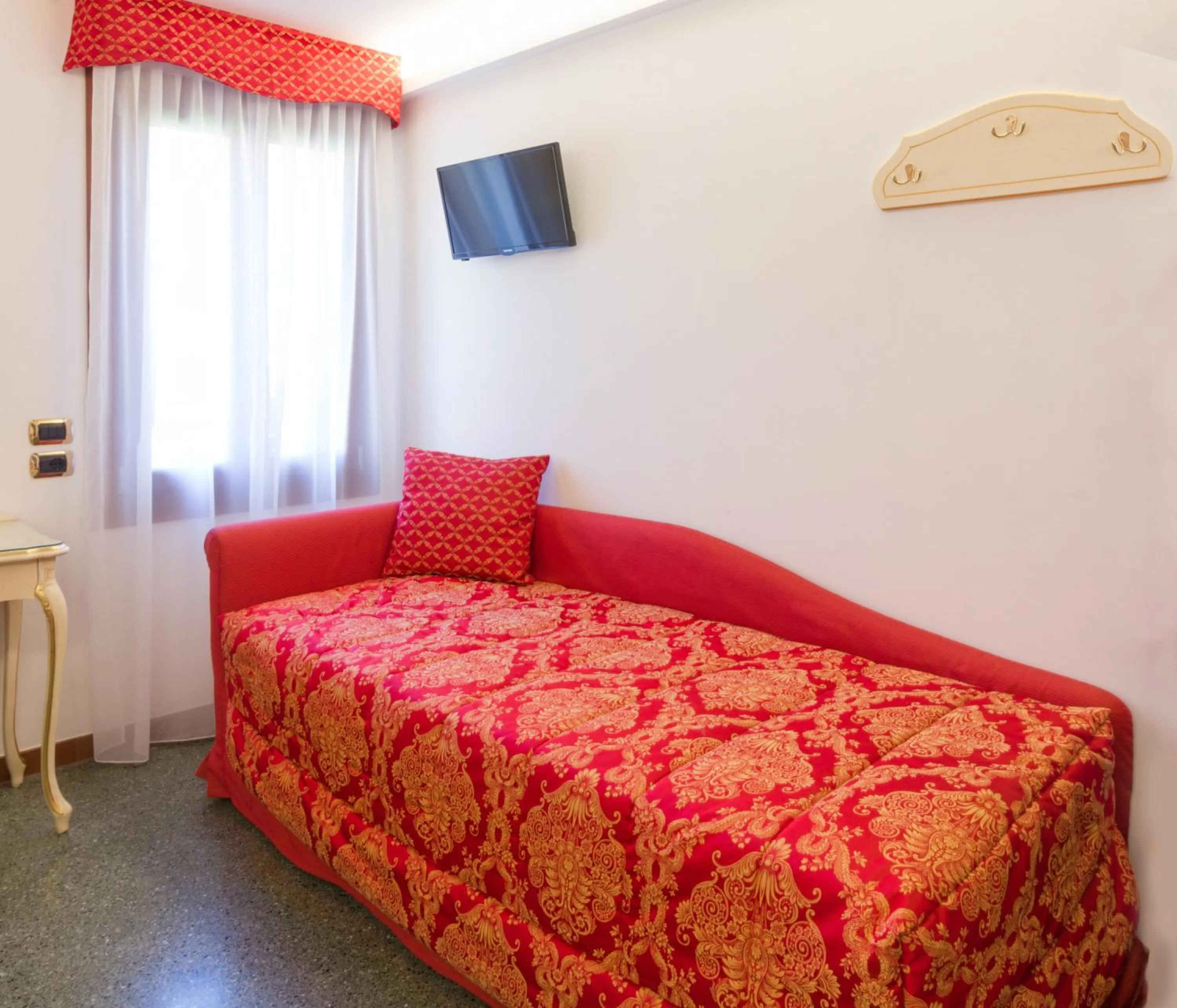 Photo of the whole room, Bed in Hotel Leonardo