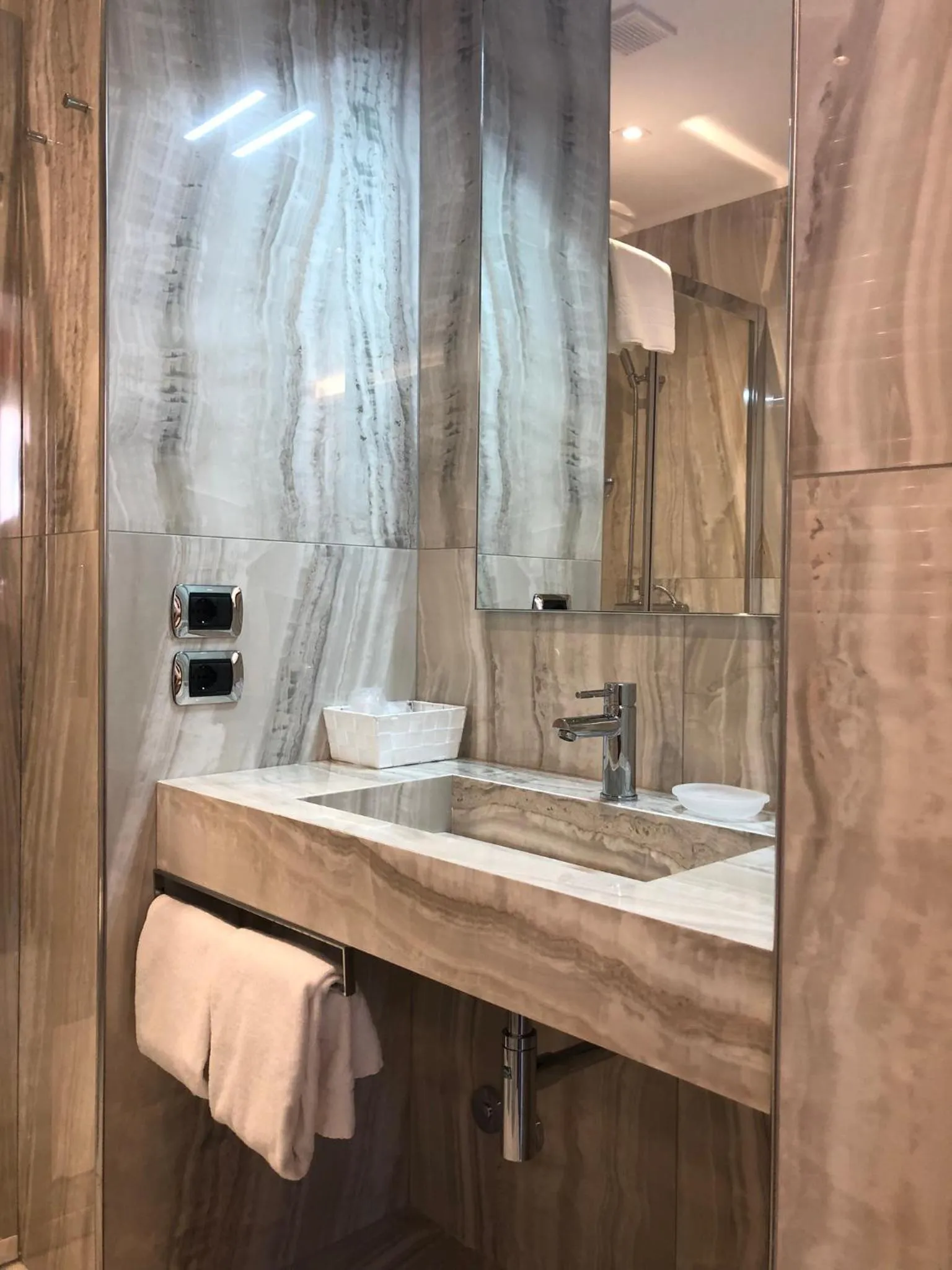 Bathroom in Hotel Leonardo