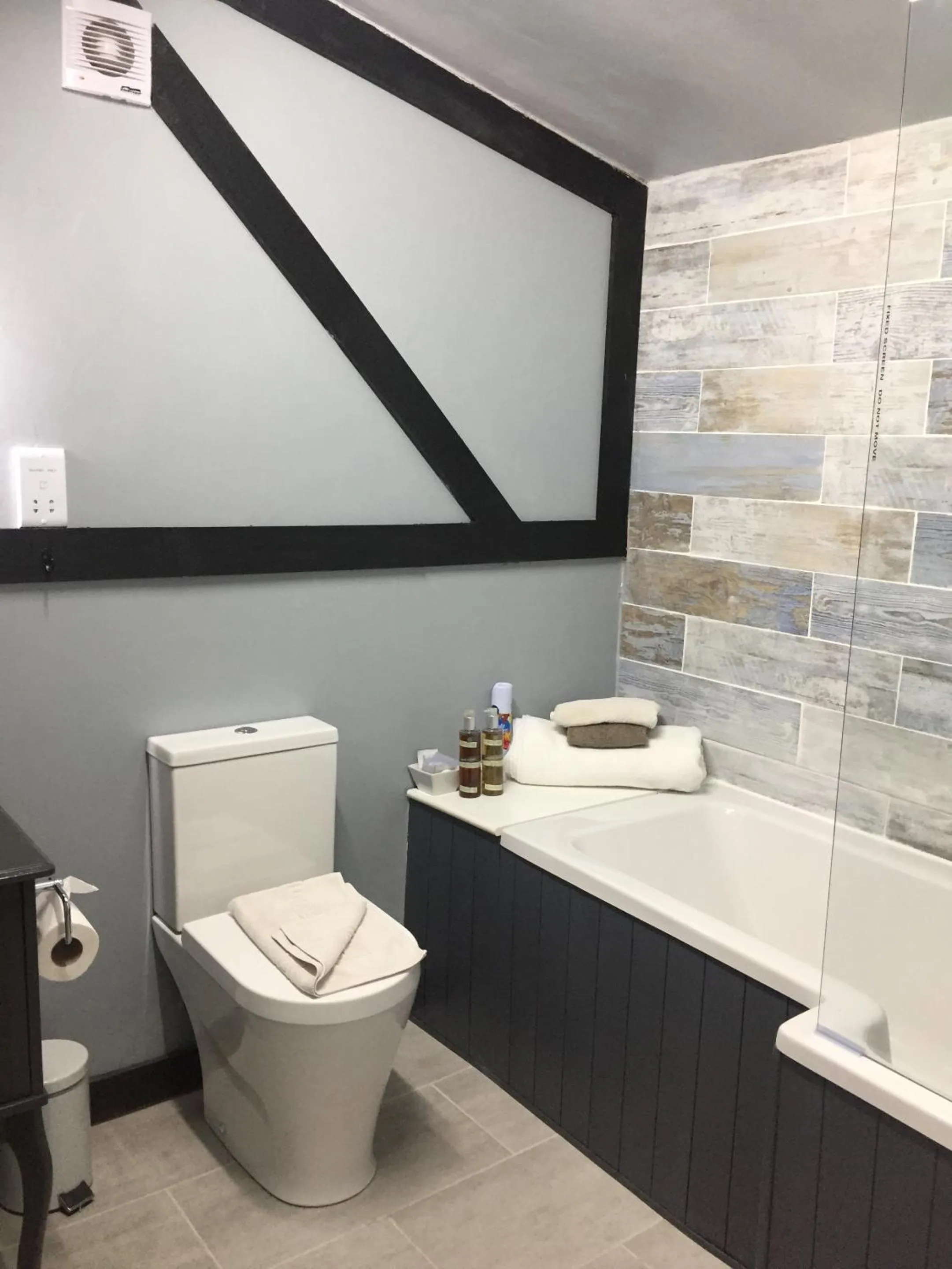 Bathroom in Castle Lodge Wilton