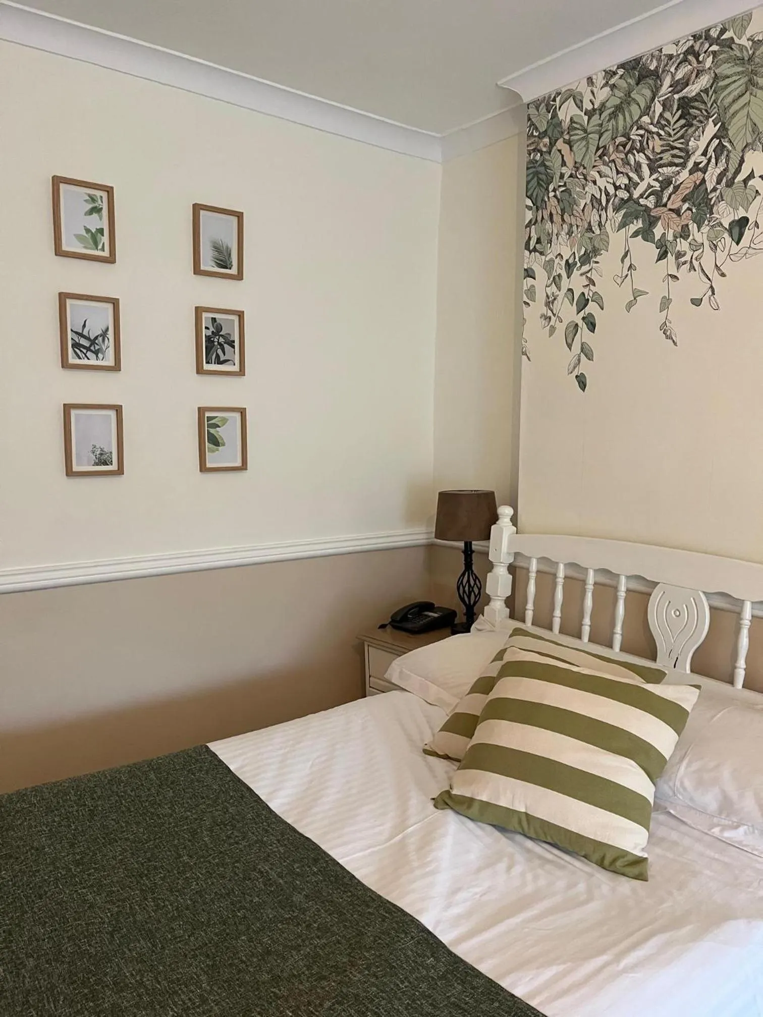 Bedroom, Bed in Castle Lodge Wilton