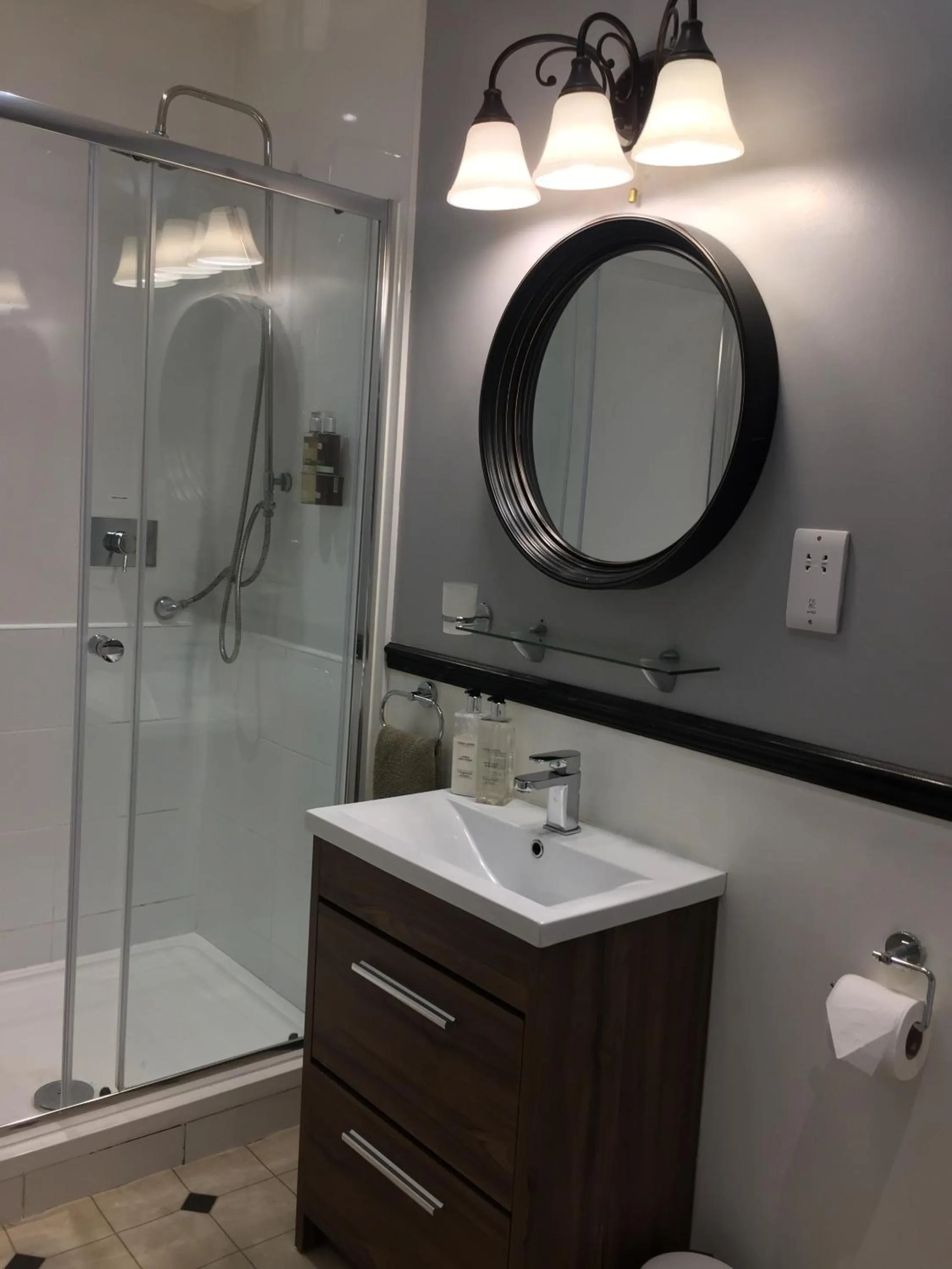 Bathroom in Castle Lodge Wilton