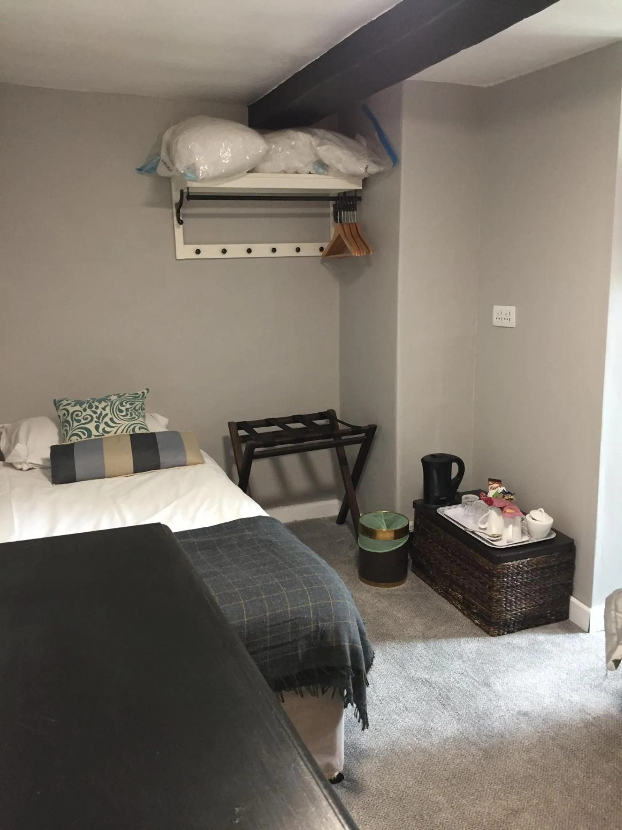 Bedroom, Bed in Castle Lodge Wilton