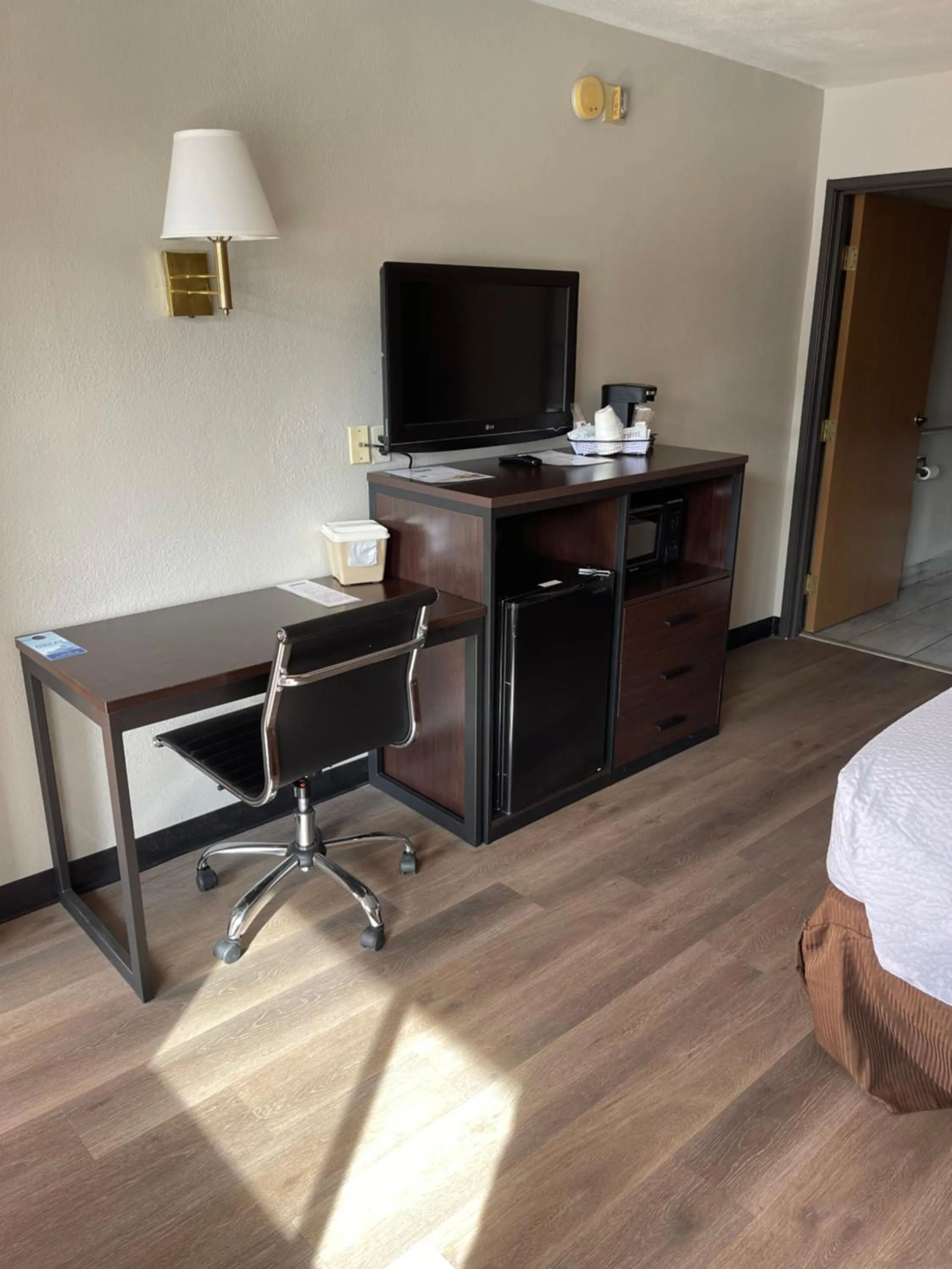 TV and multimedia, Bed in Travelodge by Wyndham Tucson AZ