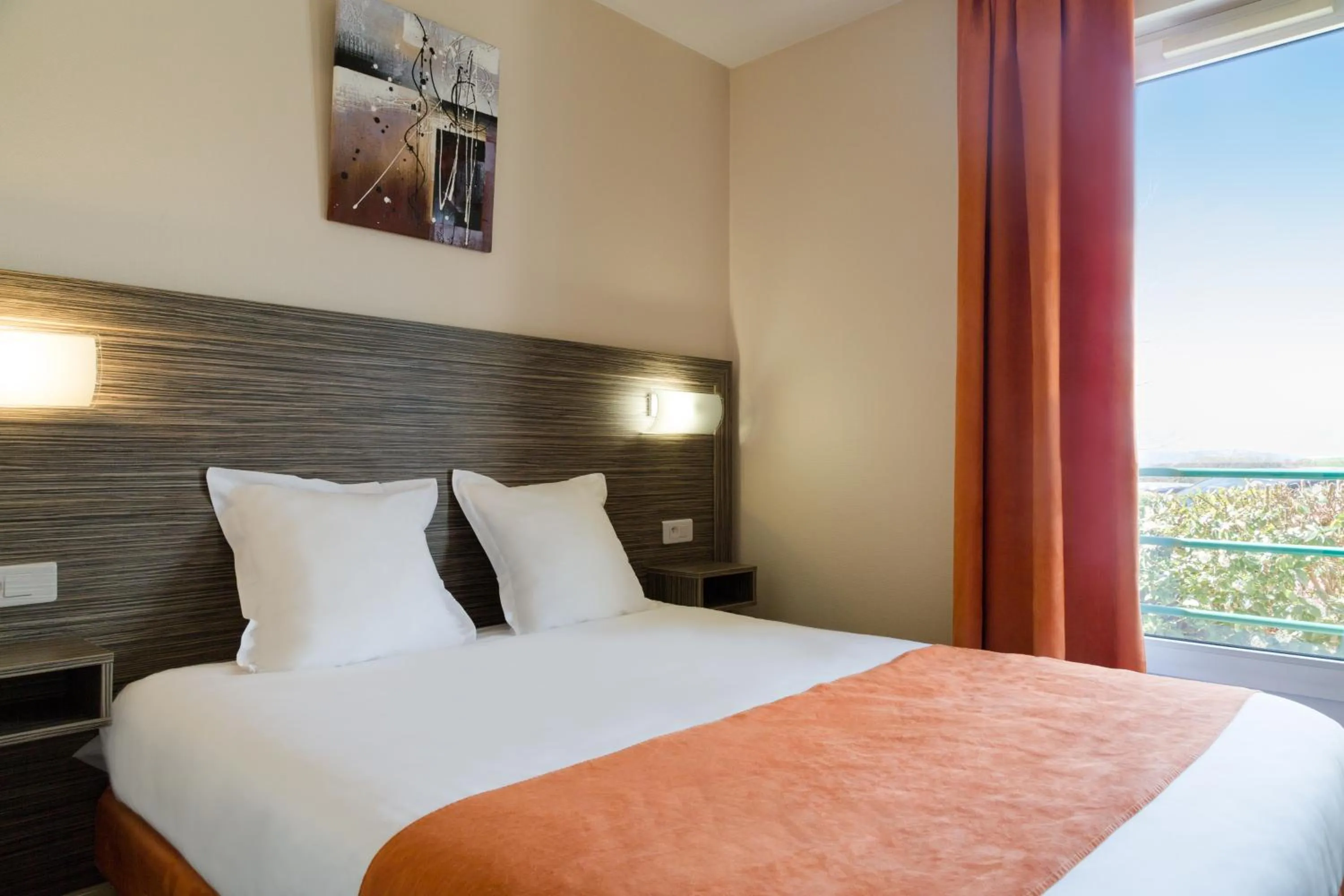 Bed in The Originals City, Hôtel L'Acropole, Saint-Etienne Sud