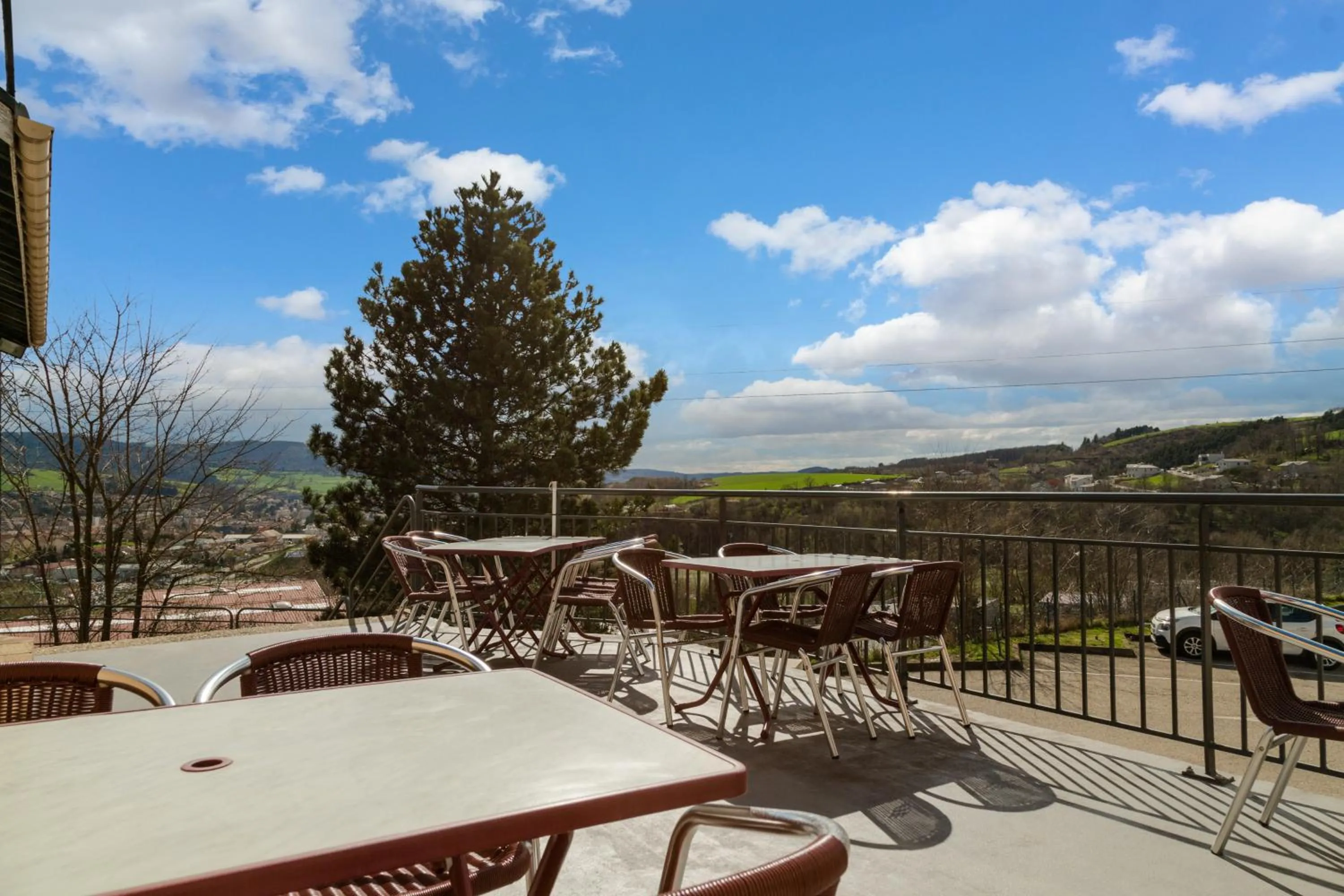 Balcony/Terrace in The Originals City, Hôtel L'Acropole, Saint-Etienne Sud