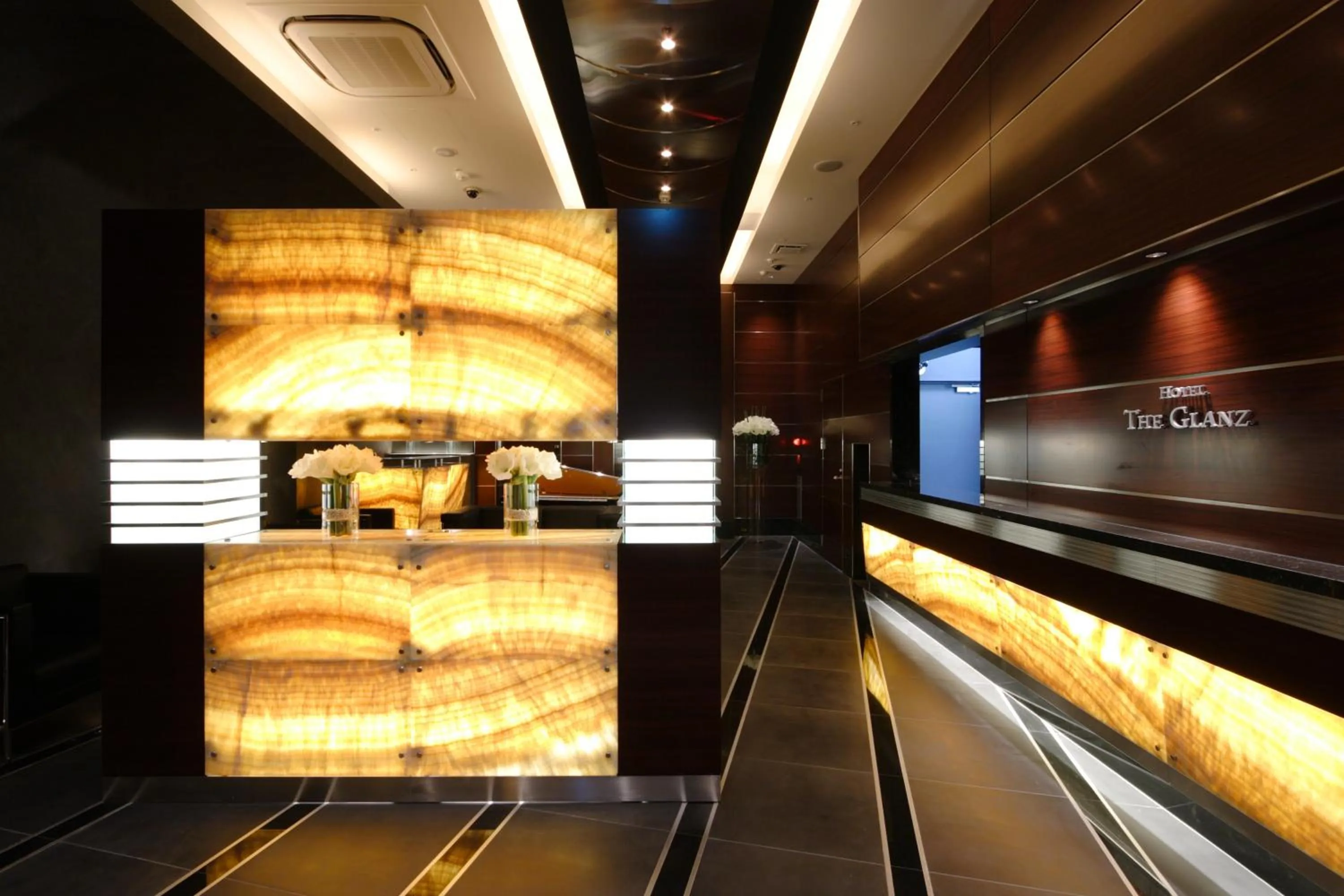 Lobby or reception in HOTEL THE GLANZ