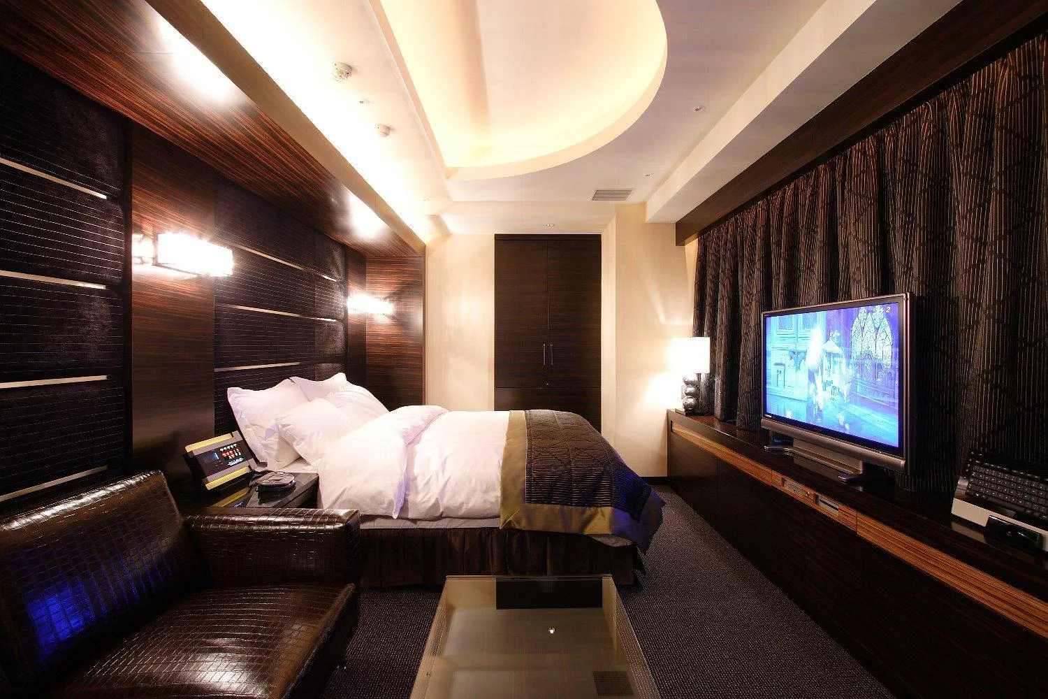 Bedroom in HOTEL THE GLANZ