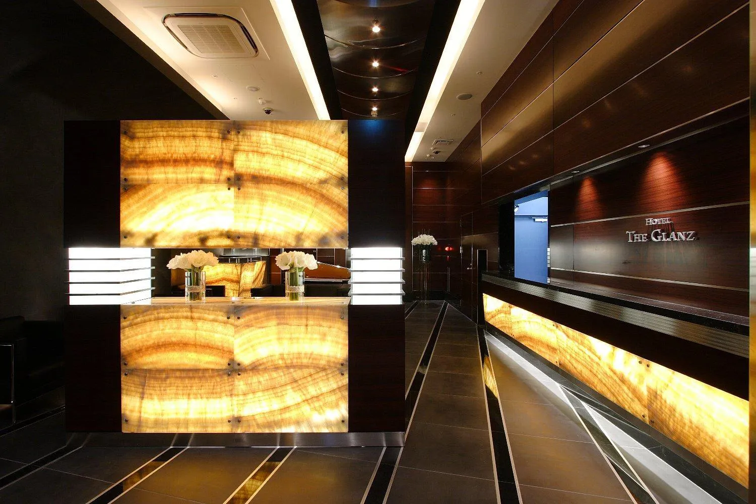 Lobby or reception in HOTEL THE GLANZ