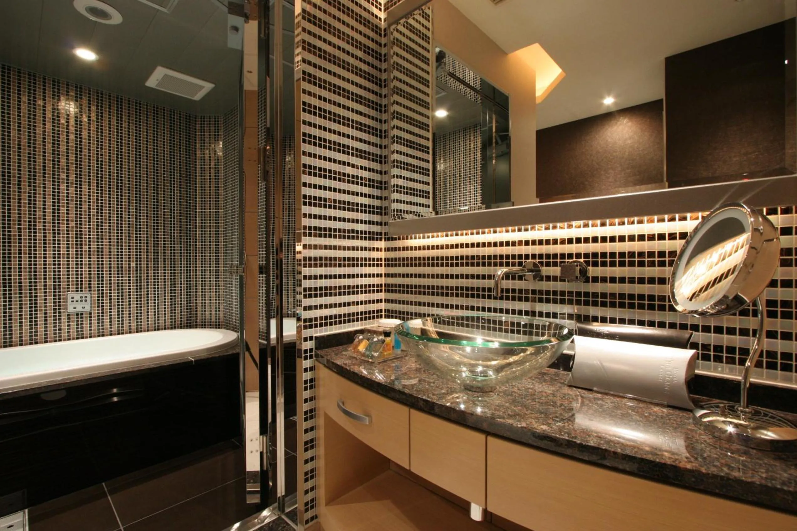 Bathroom in HOTEL THE GLANZ