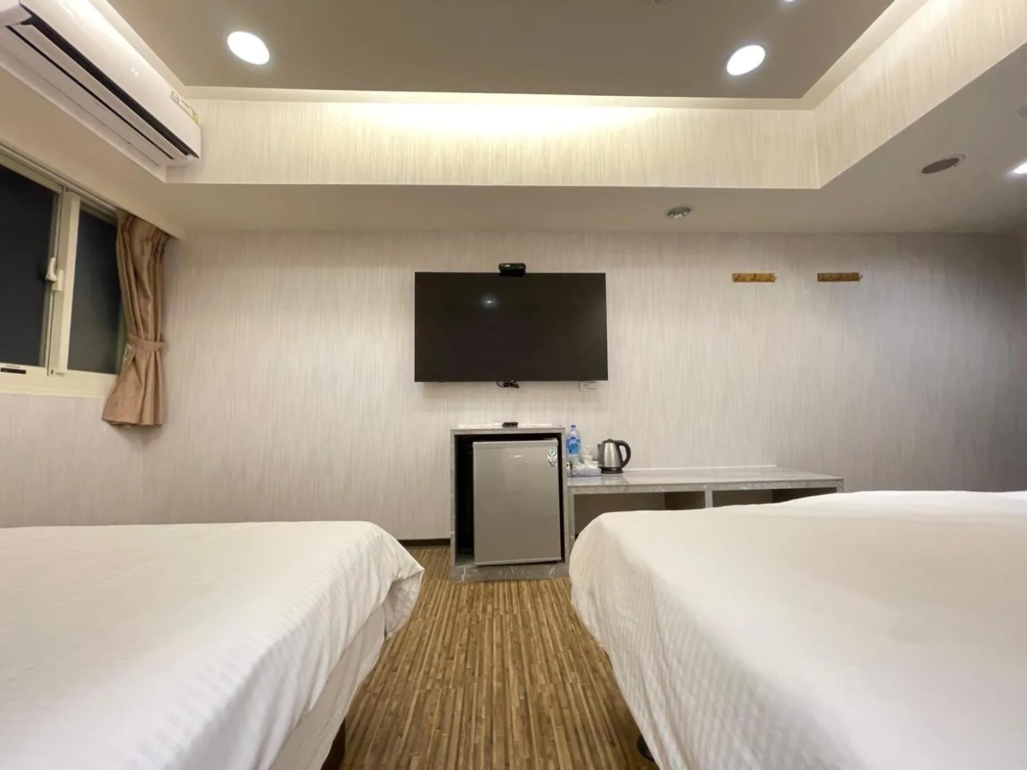 Bed in Jung Shin Hotel