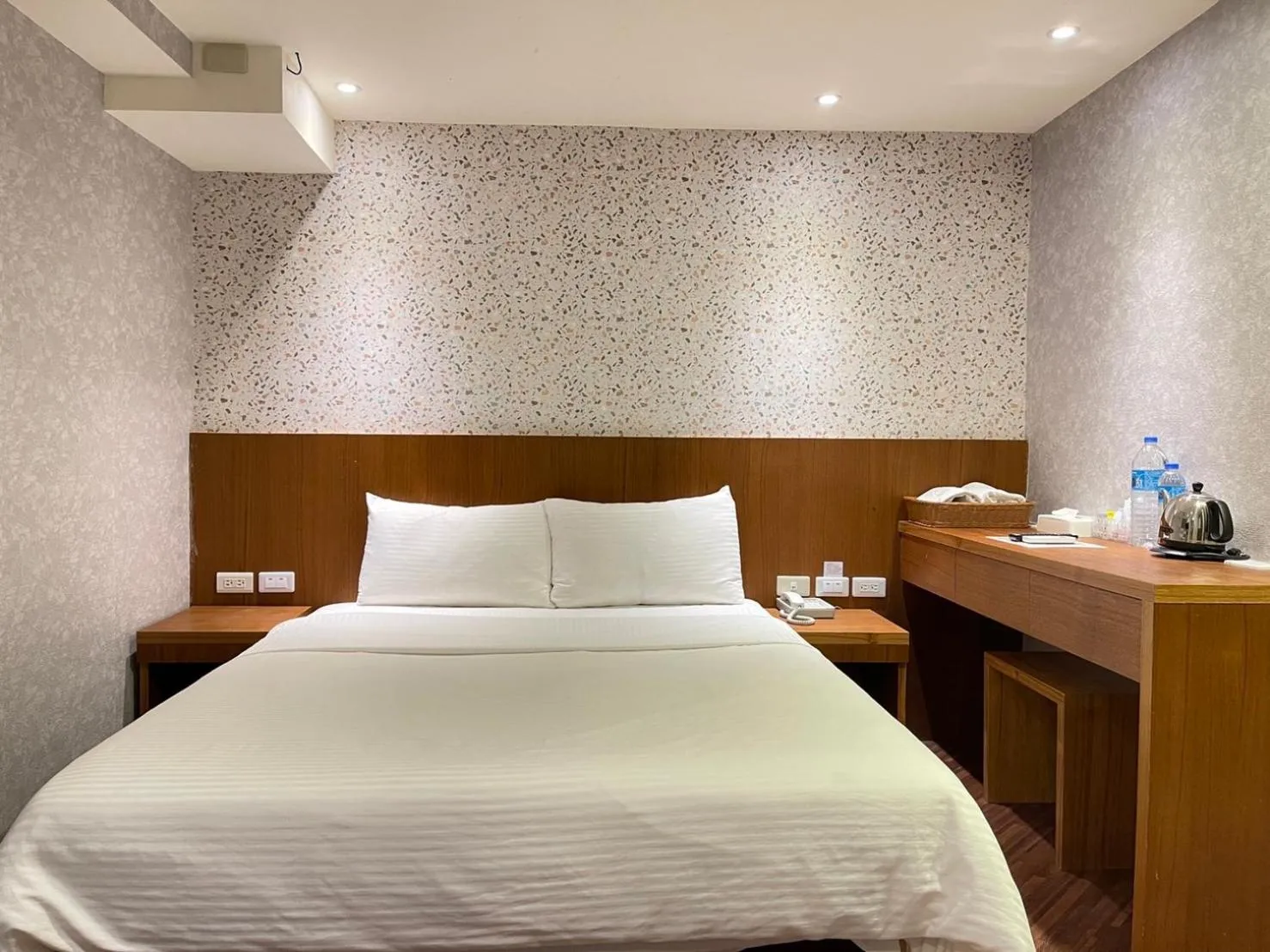 Bed in Jung Shin Hotel