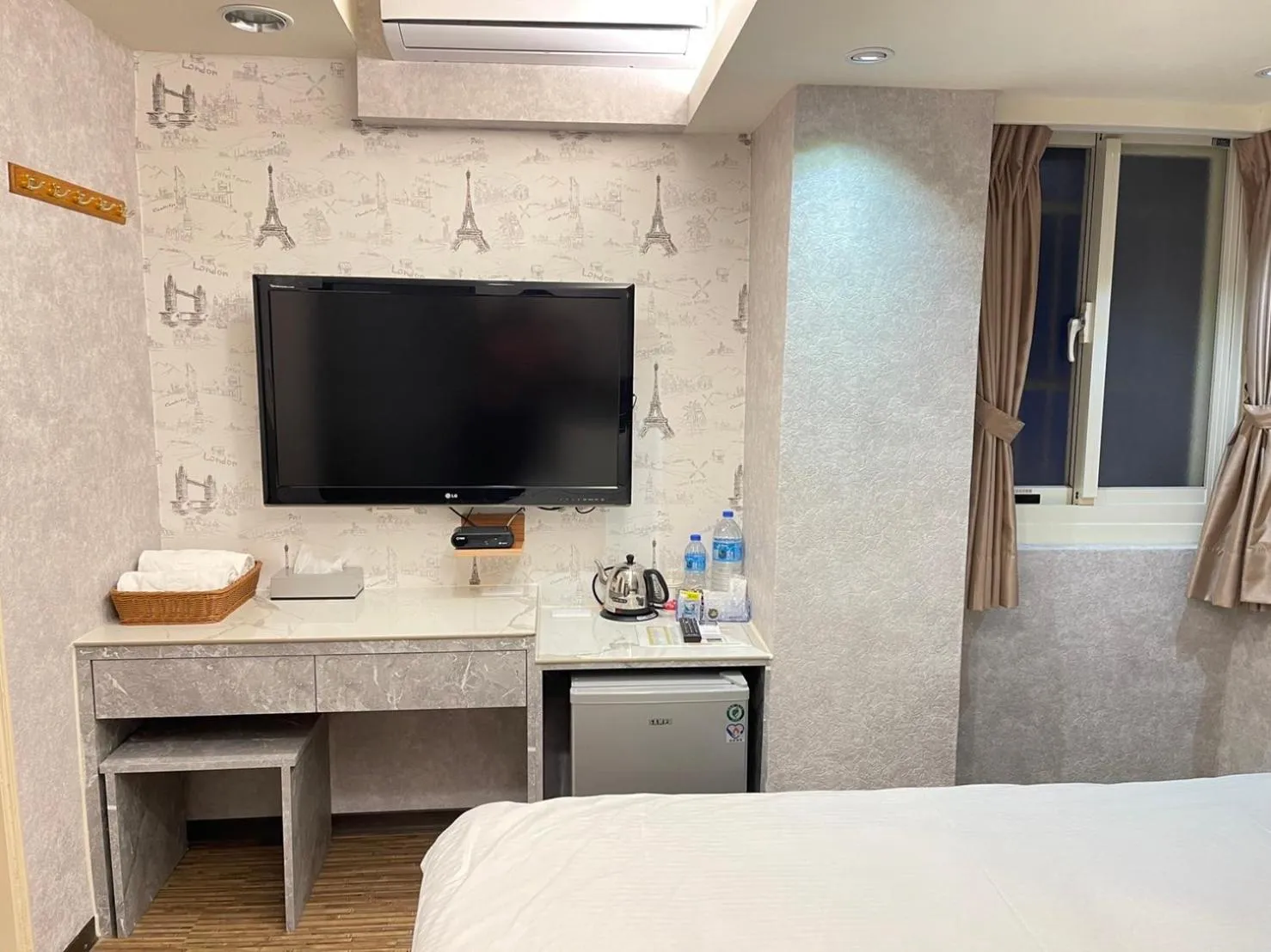 Bed in Jung Shin Hotel