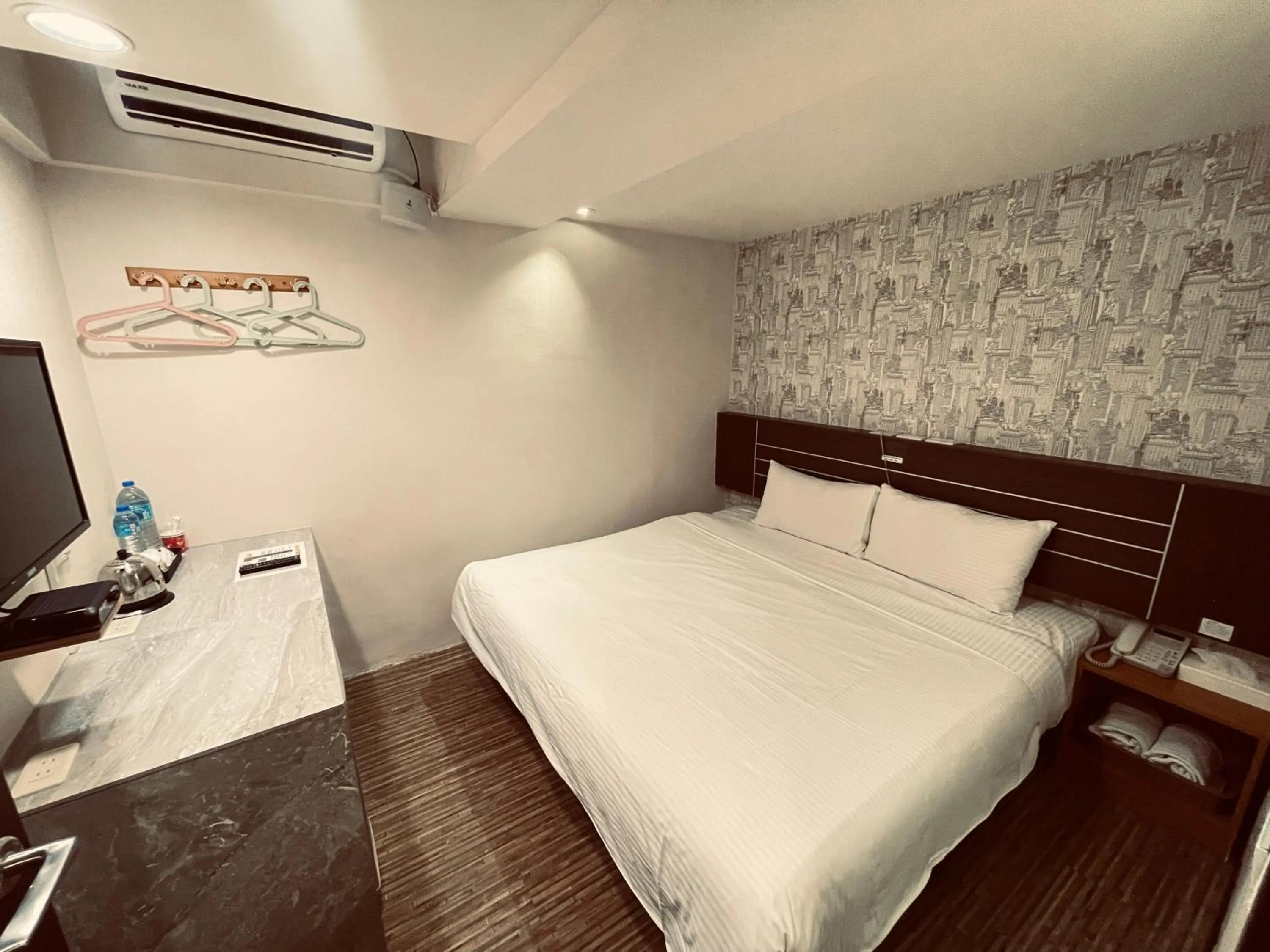 Bed in Jung Shin Hotel