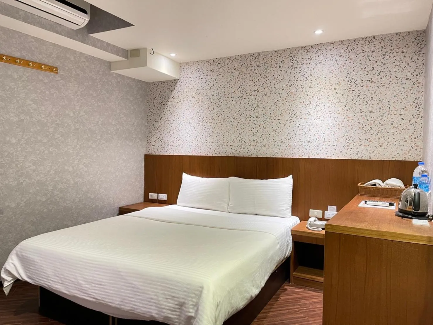 Bed in Jung Shin Hotel