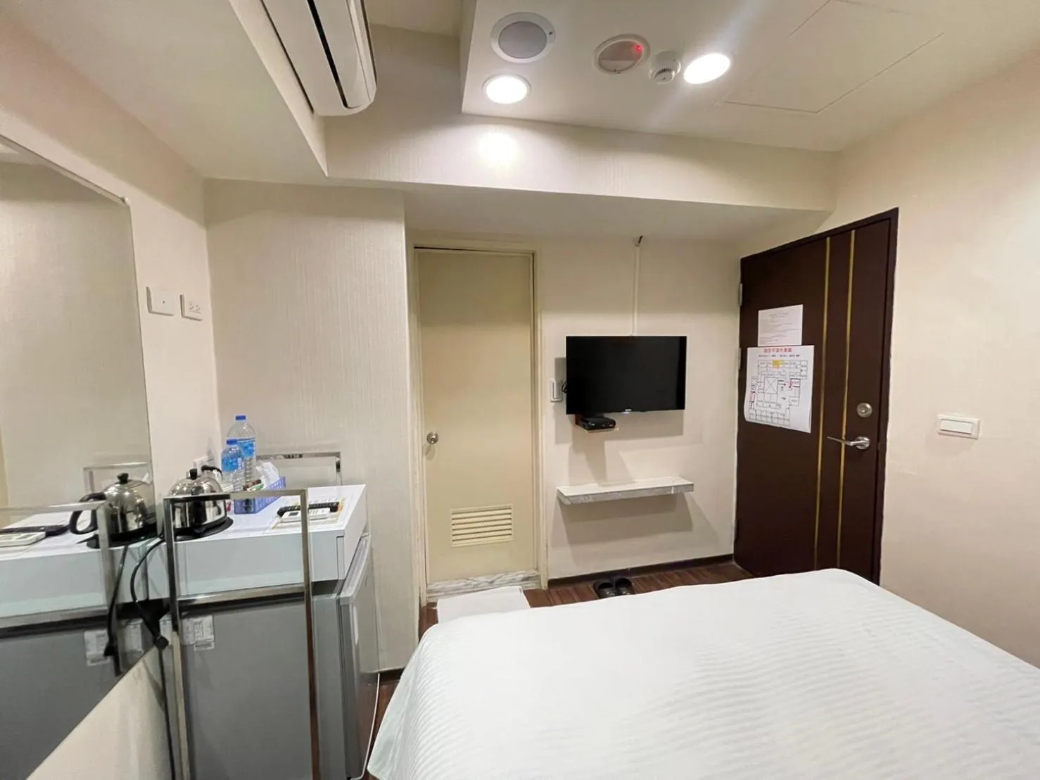 Bed in Jung Shin Hotel