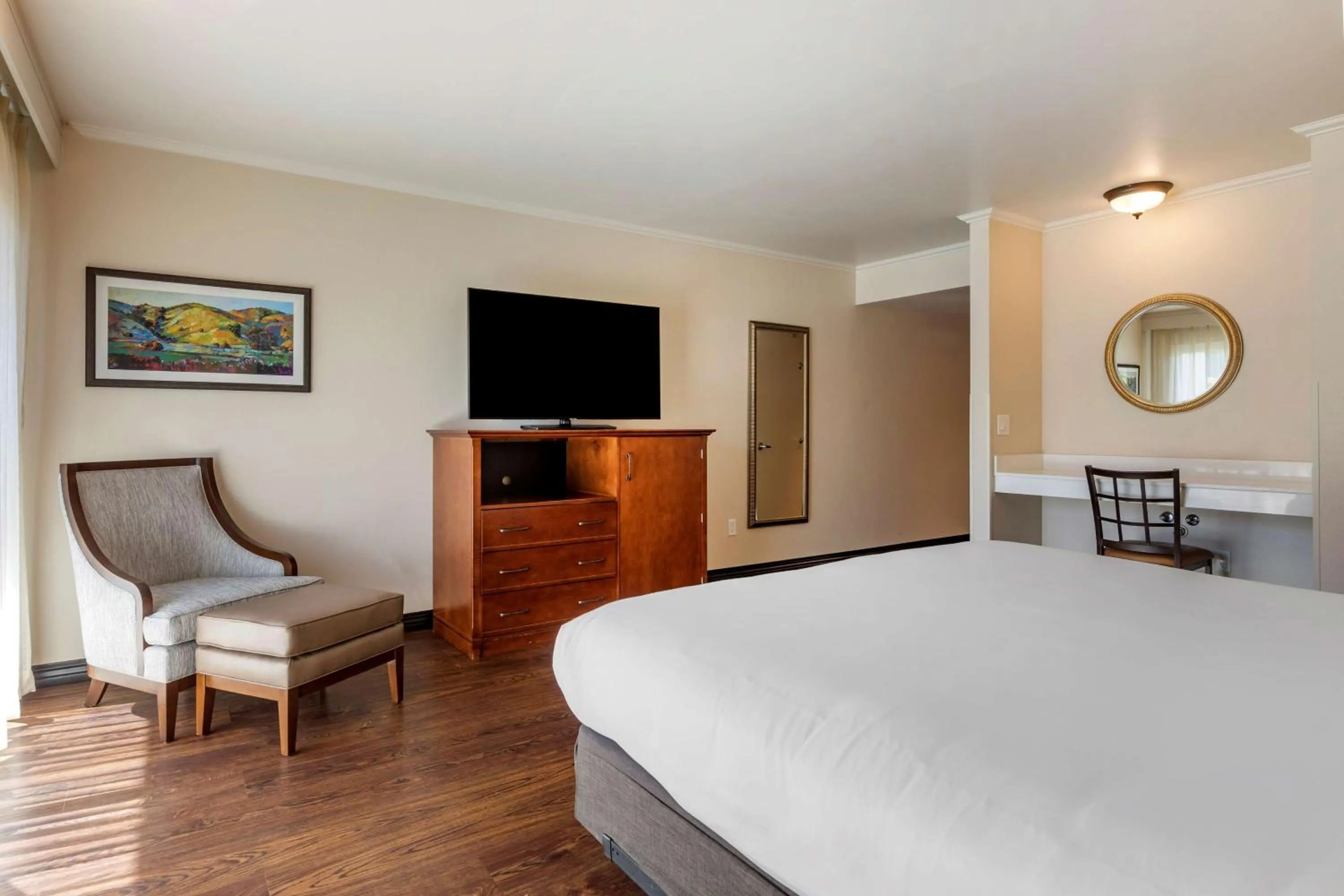 Bedroom, Bed in Best Western Plus Royal Oak Hotel