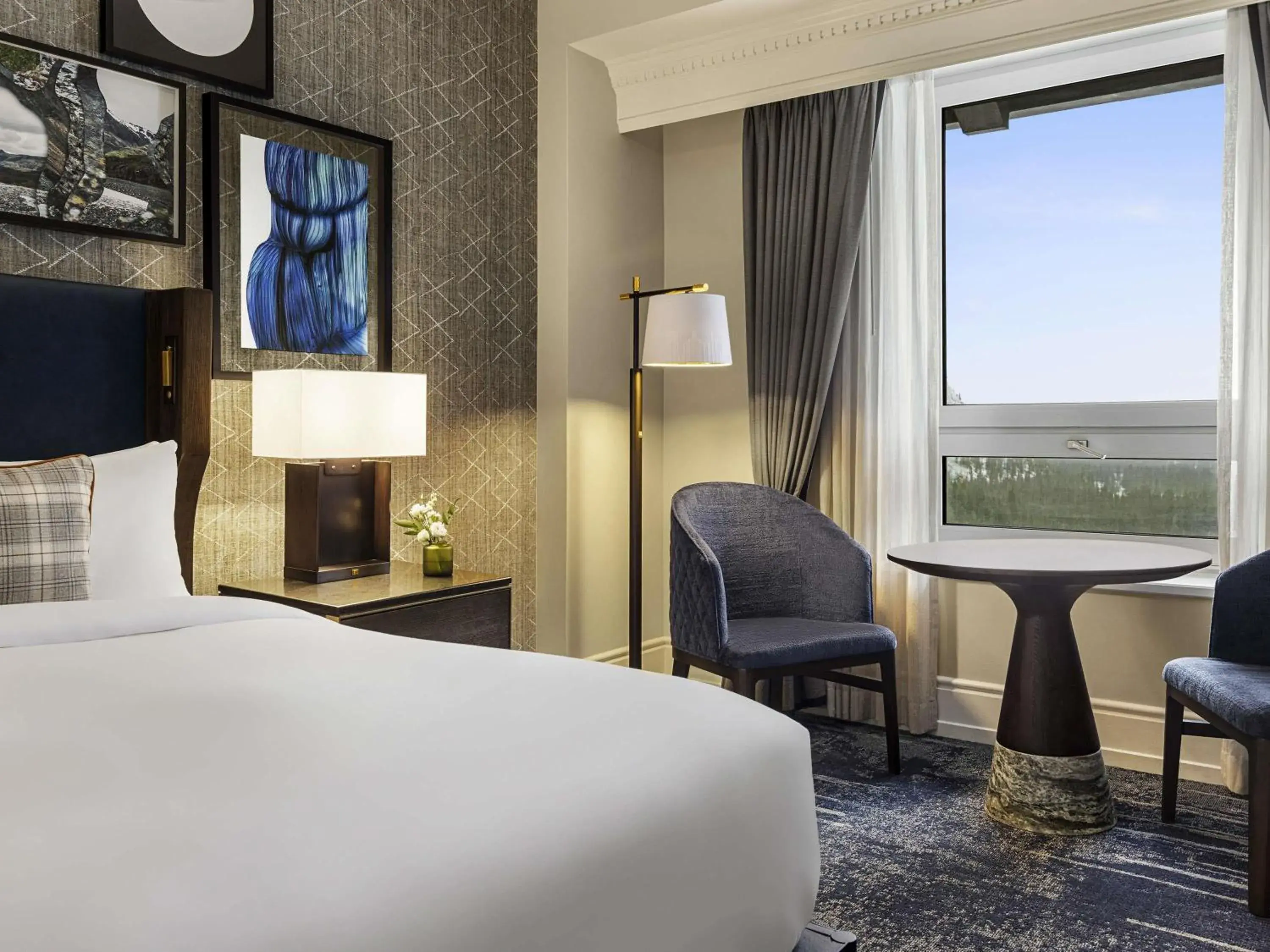 Fairmont View 1 King bed in Fairmont Banff Springs Fairmont View 1 King bed in Fairmont Banff Springs