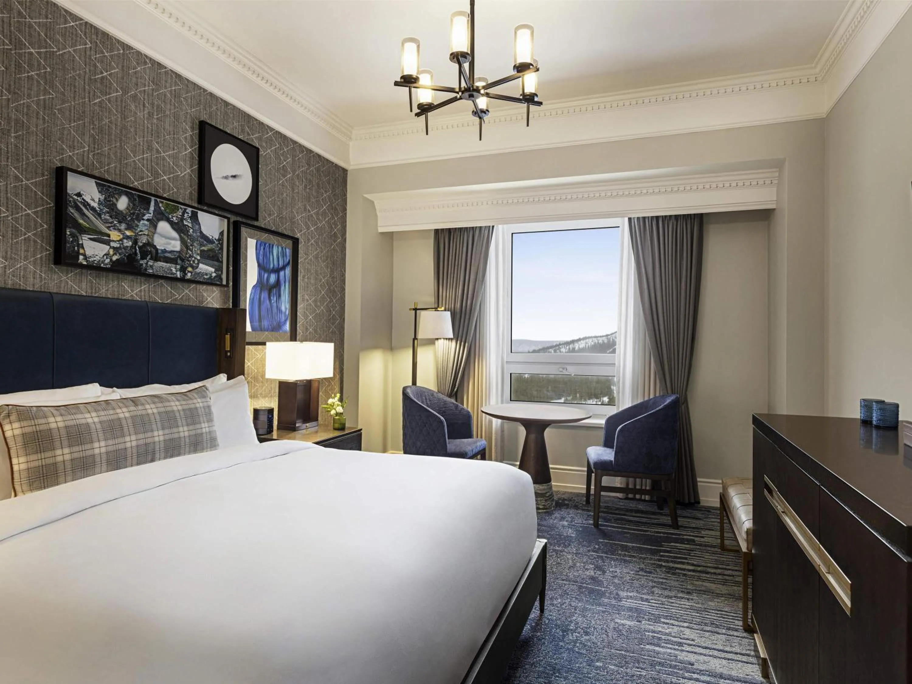 Bedroom, Bed in Fairmont Banff Springs