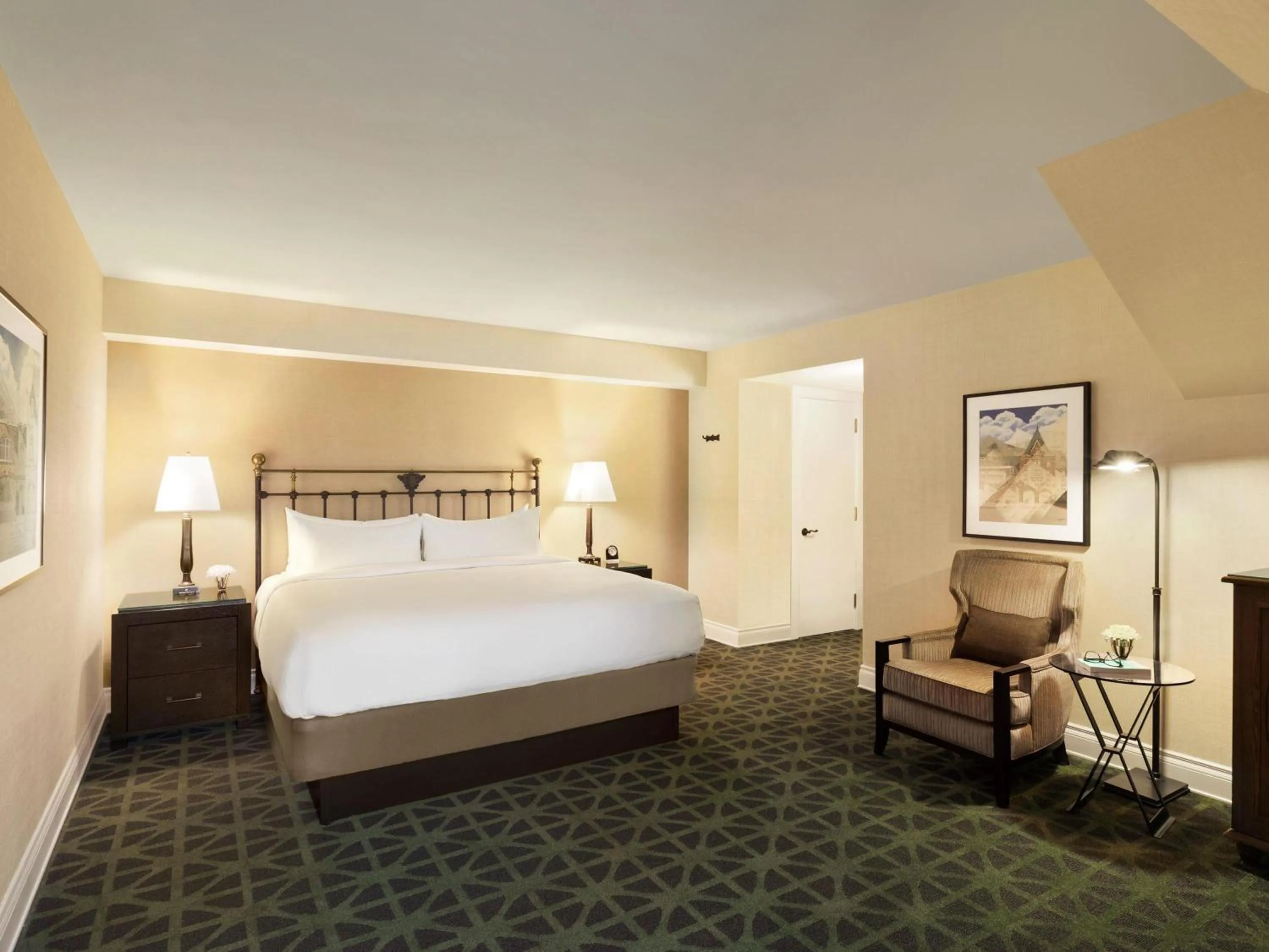 Bedroom, Bed in Fairmont Banff Springs