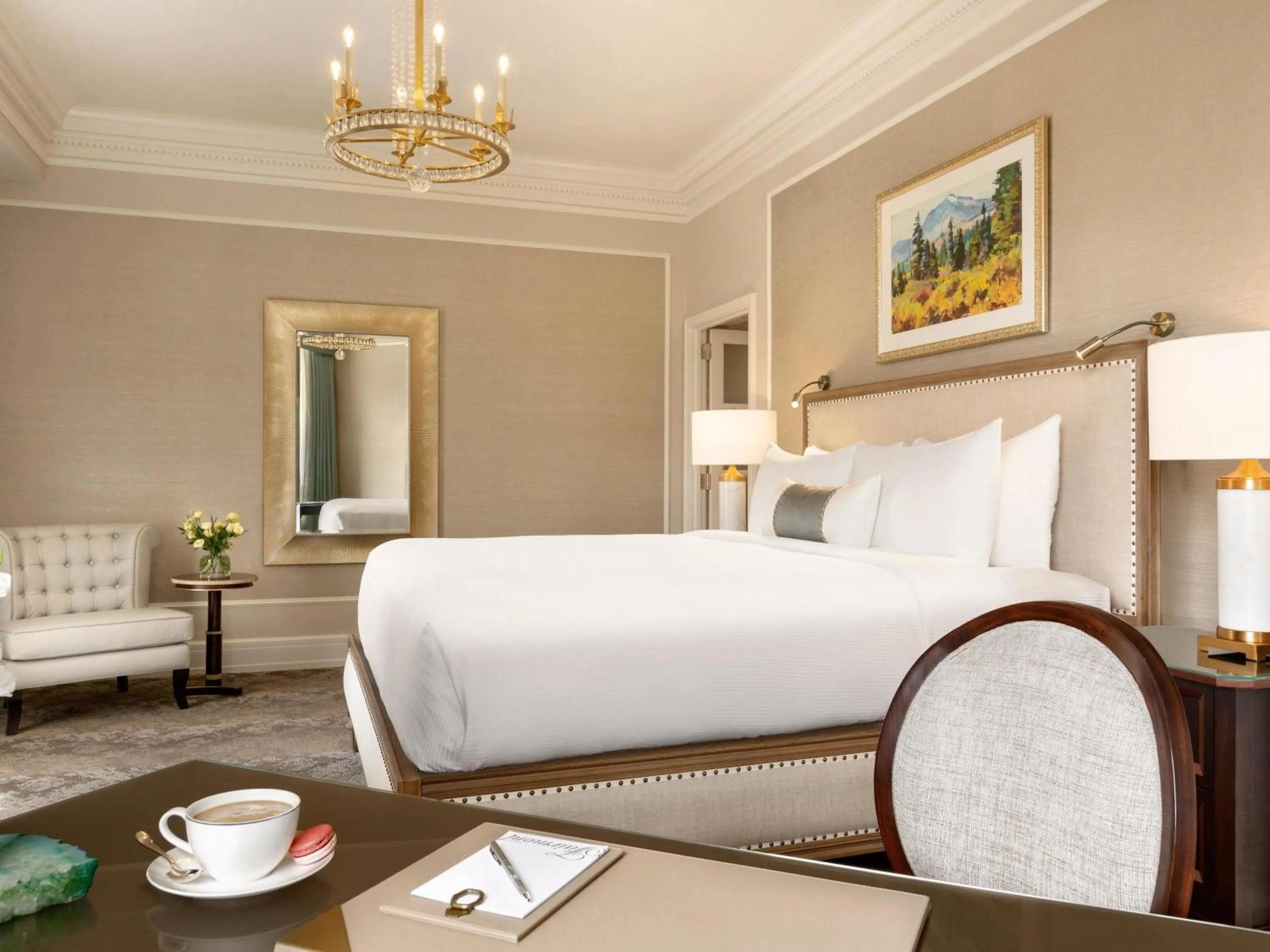 Bedroom, Bed in Fairmont Banff Springs
