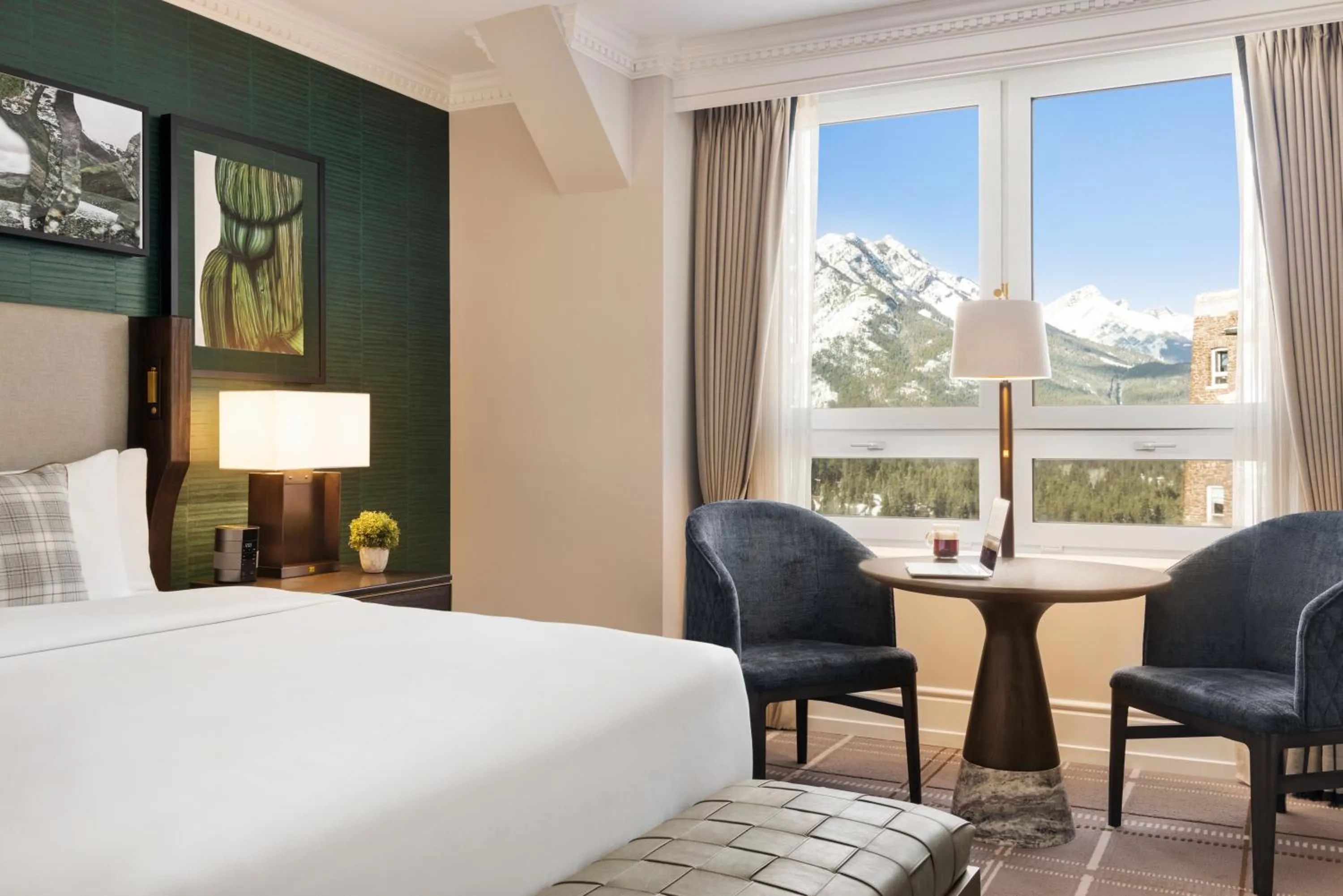 Bedroom, Bed in Fairmont Banff Springs
