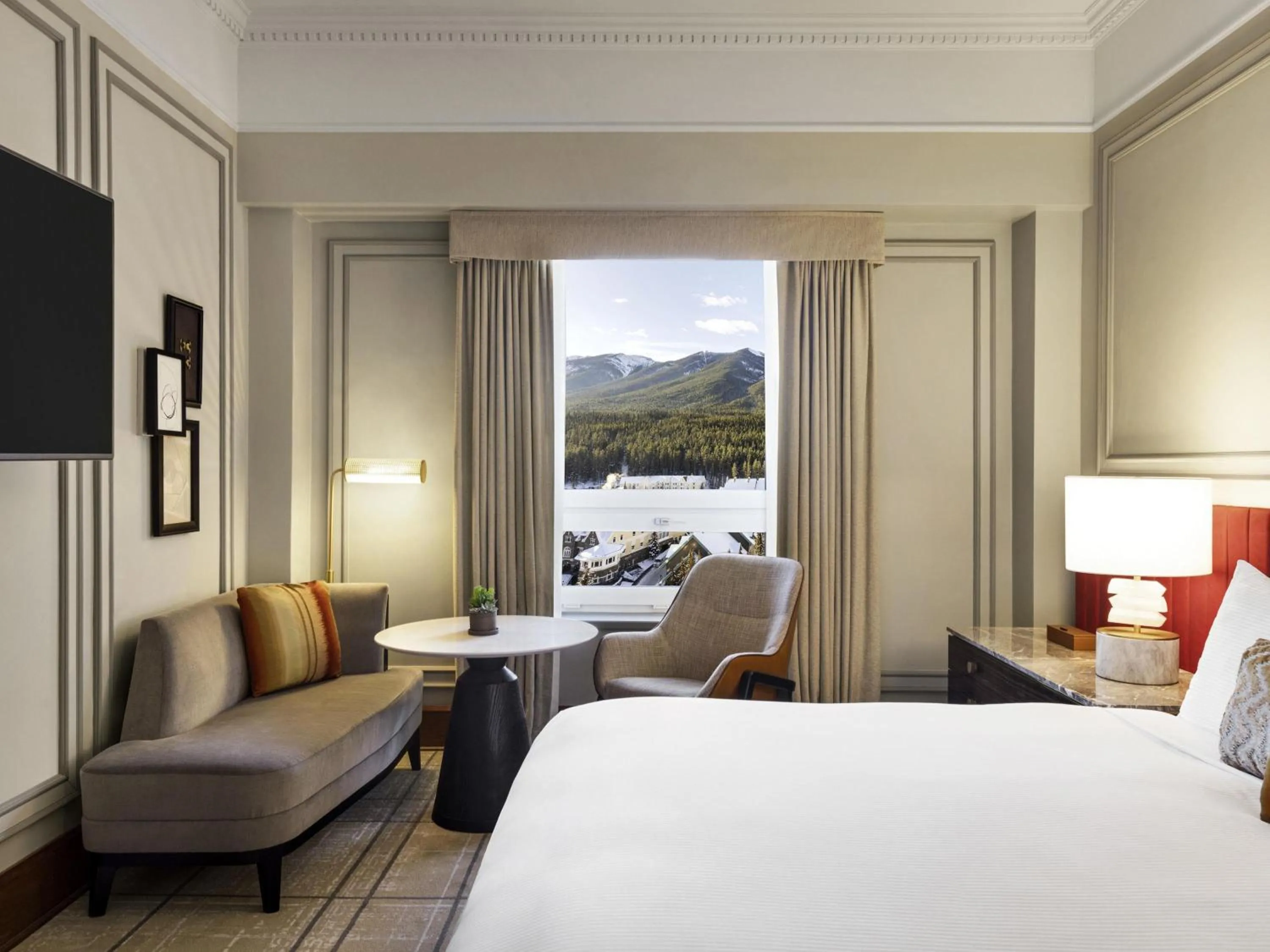 Bedroom, Bed in Fairmont Banff Springs
