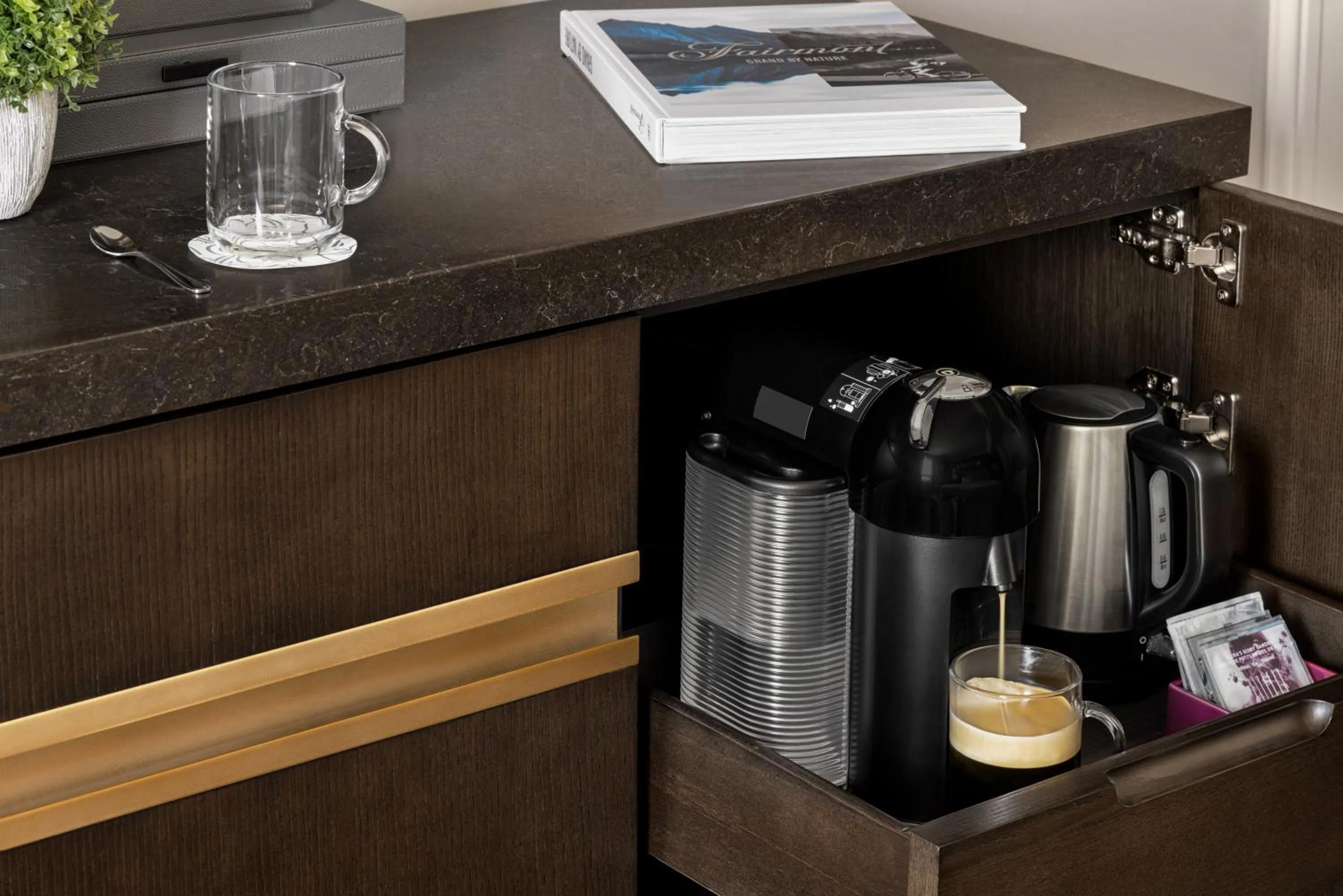 Coffee/tea facilities in Fairmont Banff Springs