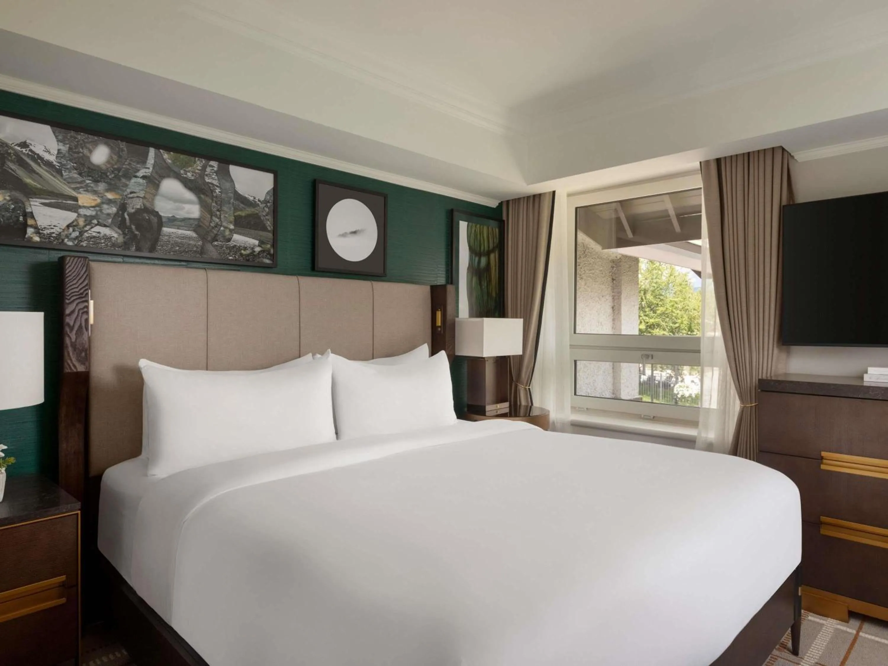 Bedroom, Bed in Fairmont Banff Springs