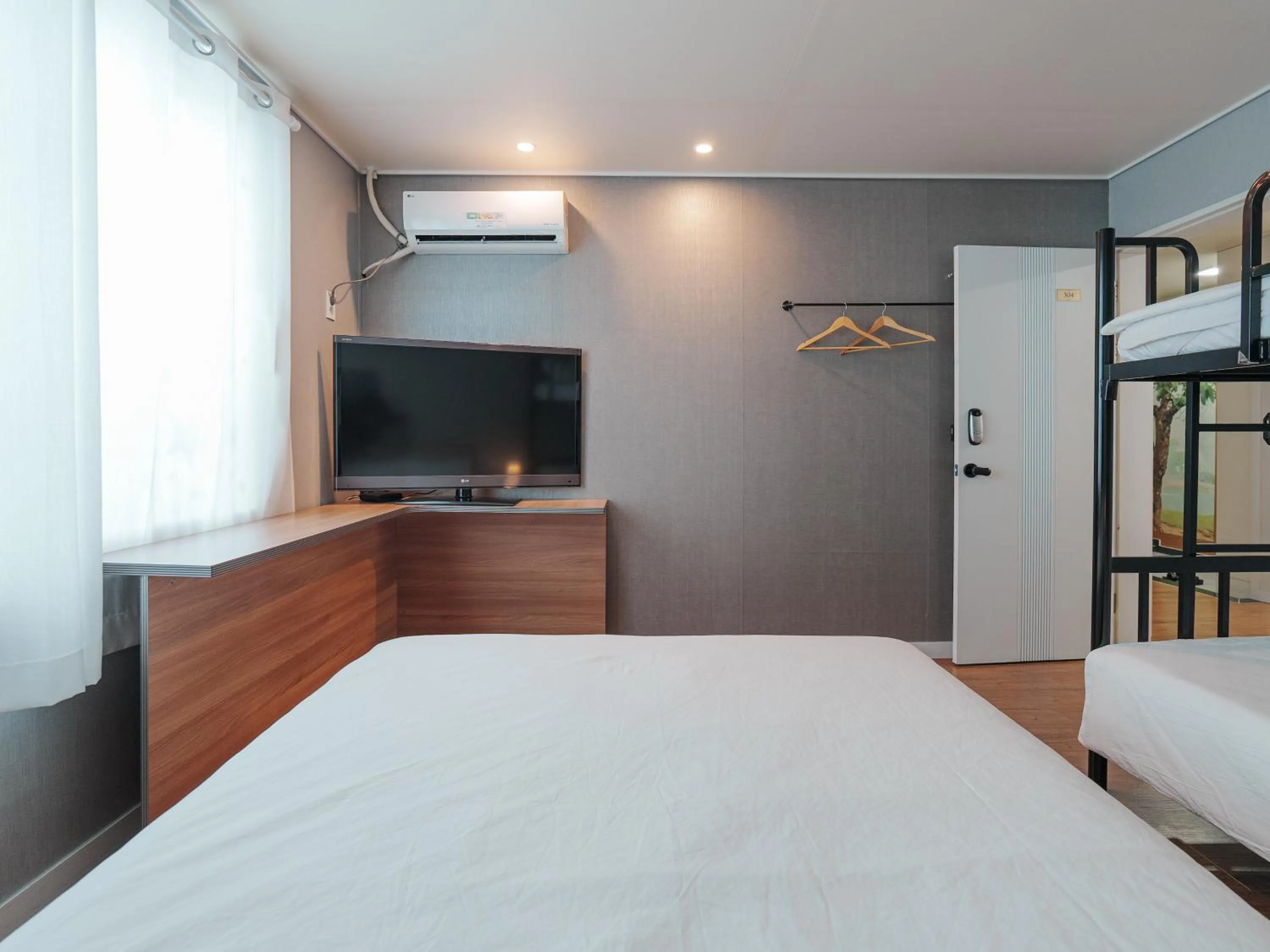 Bedroom, Bed in 인천공항 게스트하우스 레인부츠