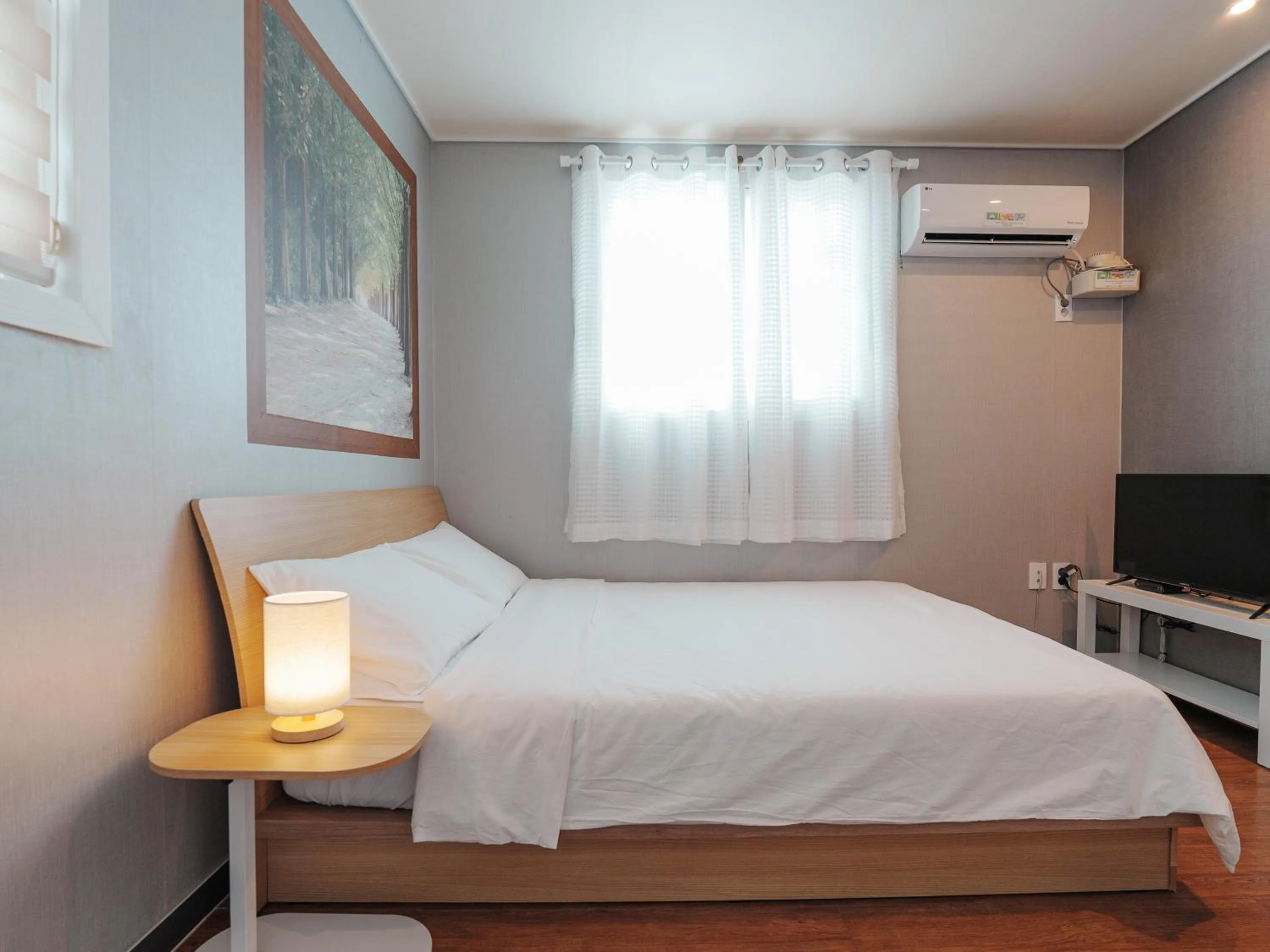 Bedroom, Bed in 인천공항 게스트하우스 레인부츠