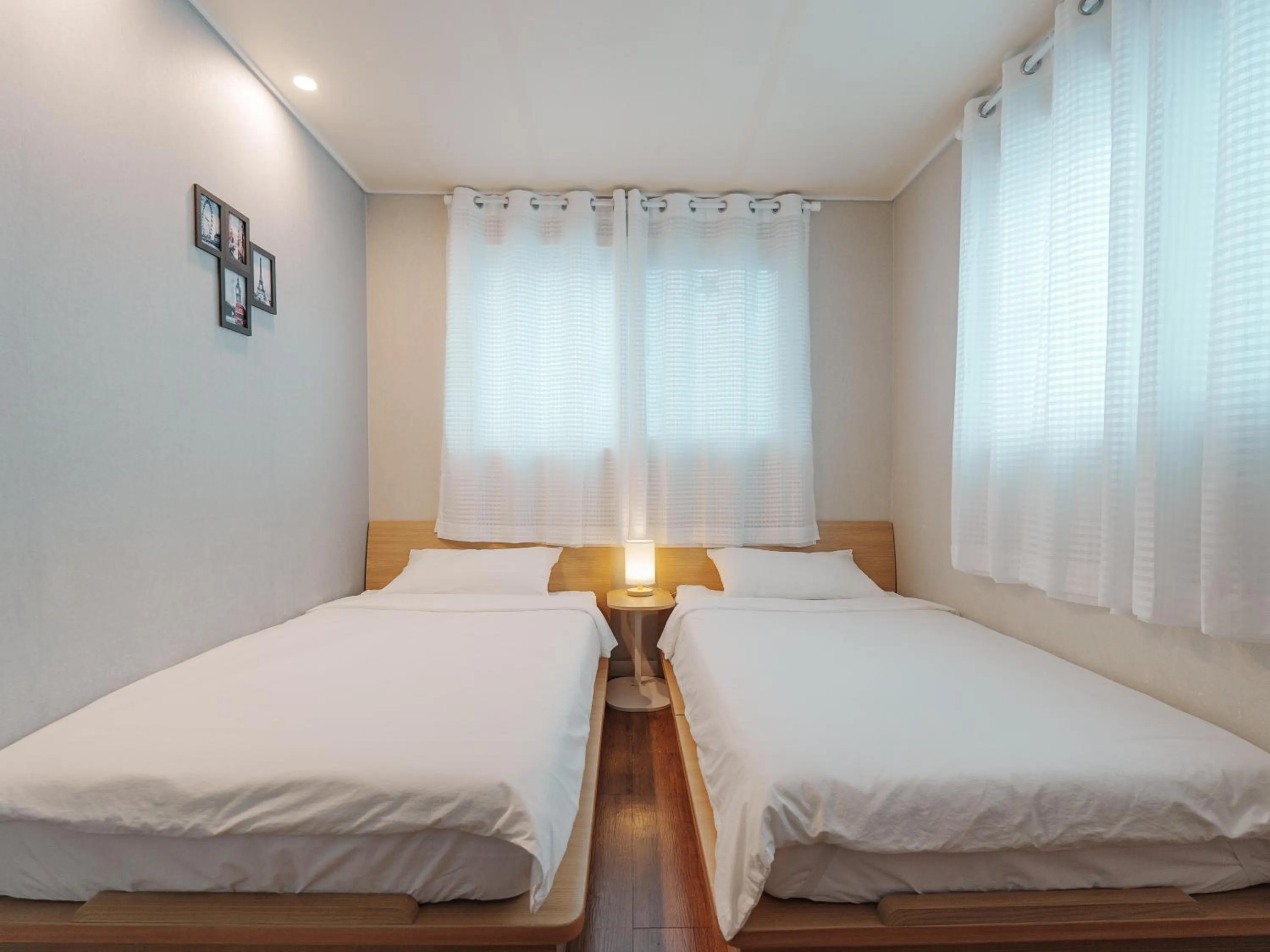 Bedroom, Bed in 인천공항 게스트하우스 레인부츠