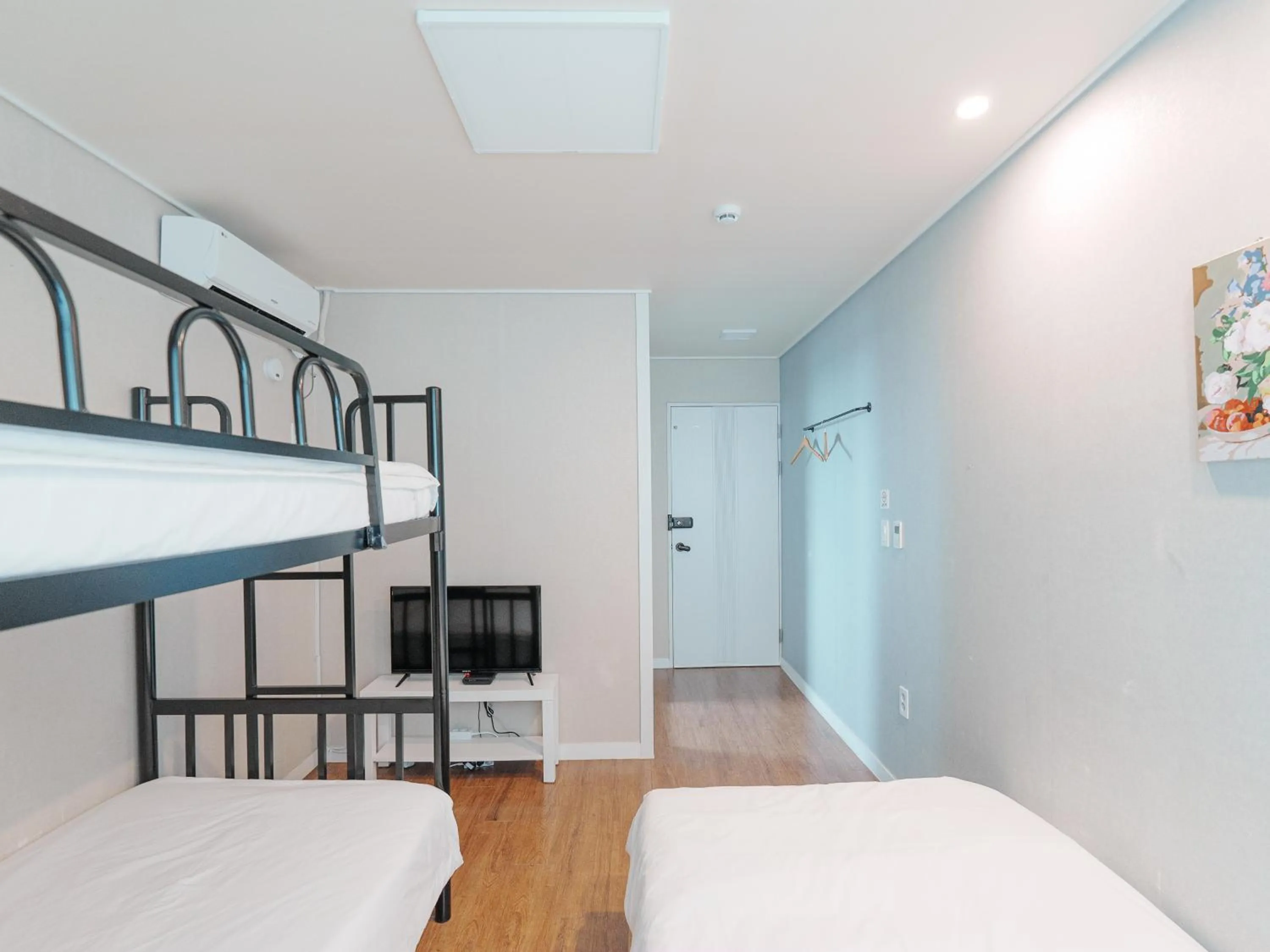 Bedroom, Bed in 인천공항 게스트하우스 레인부츠