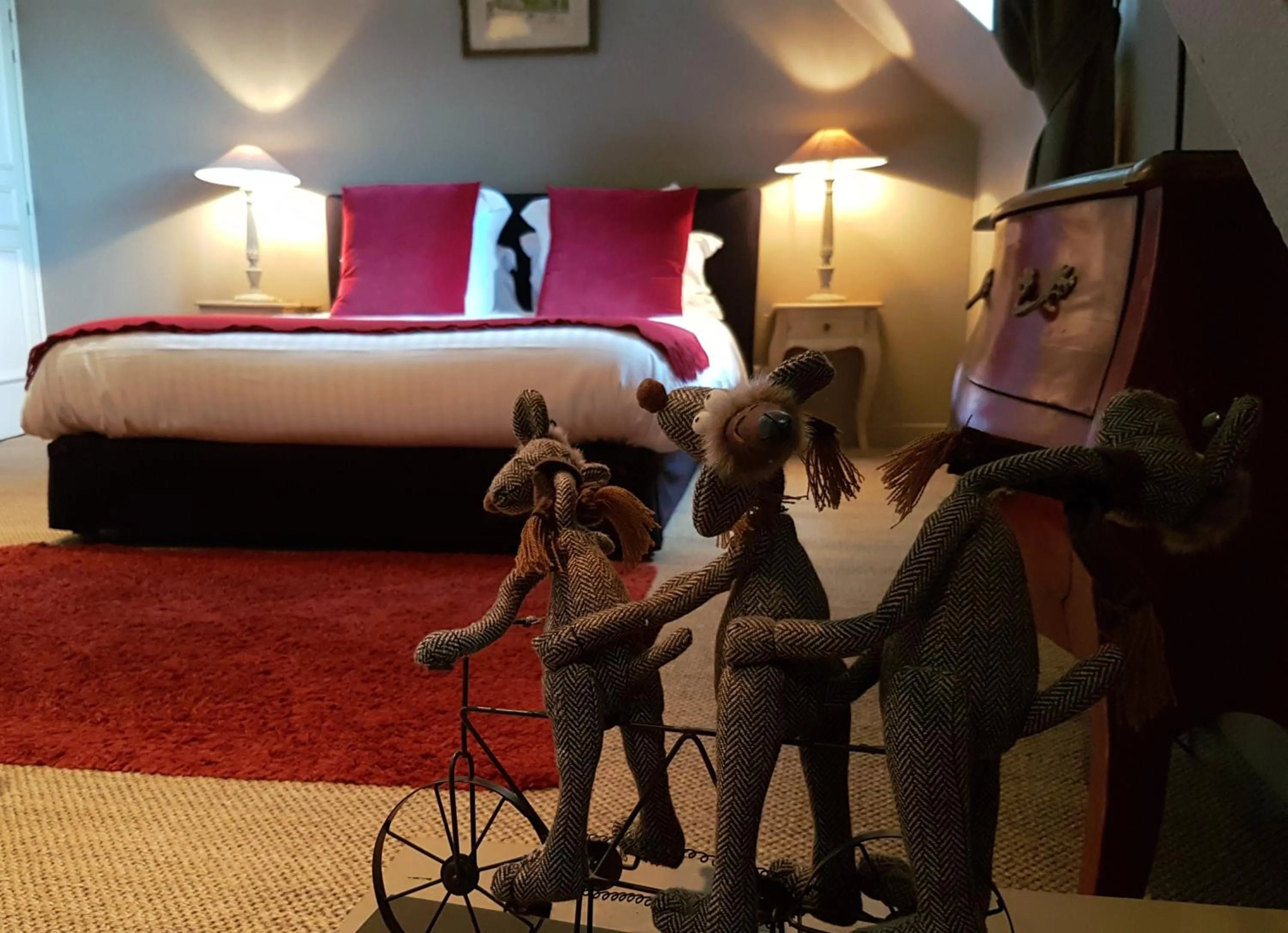 Decorative detail, Bed in Chambres d'Hôtes Maison La Porte Rouge