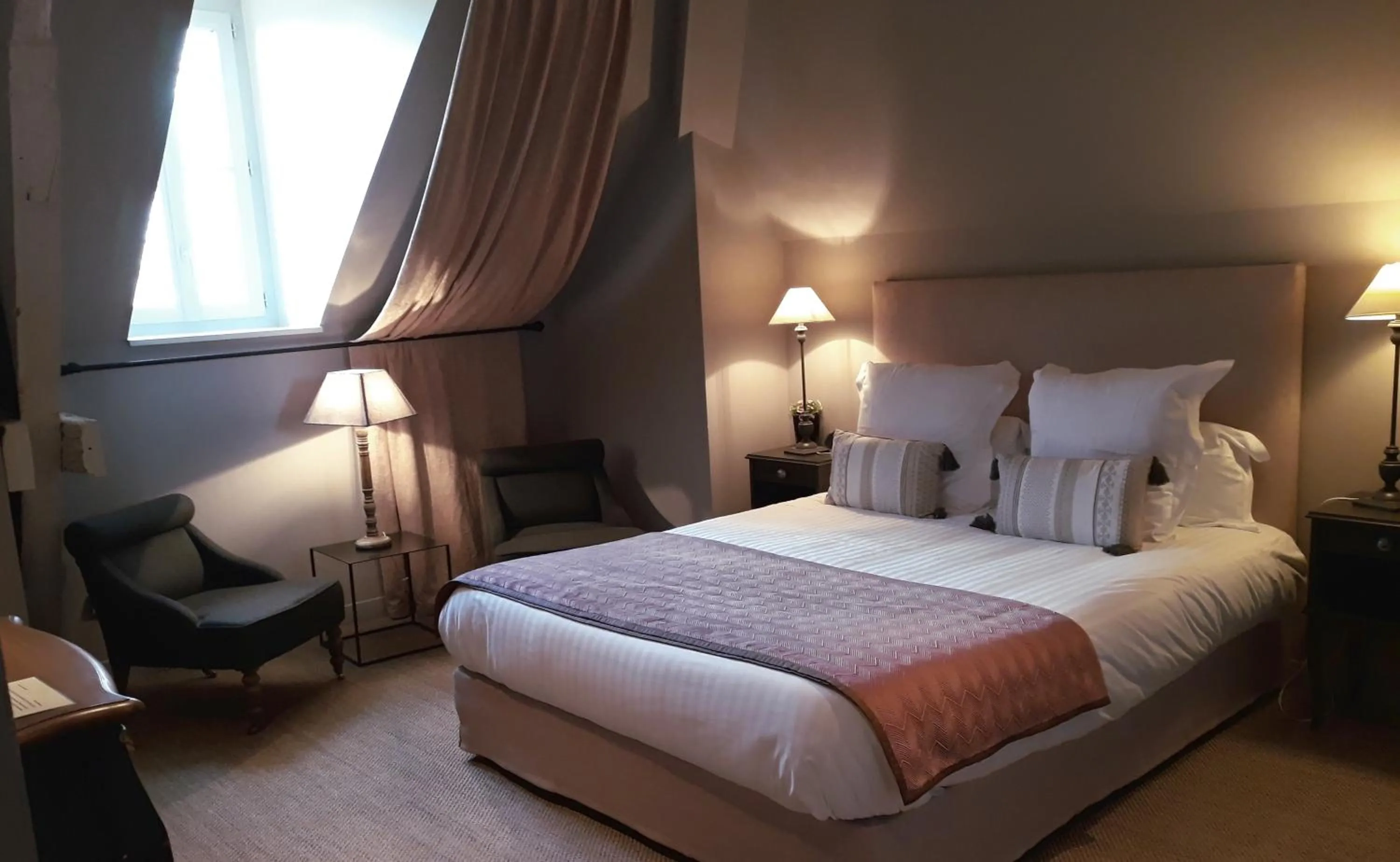 Photo of the whole room, Bed in Chambres d'Hôtes Maison La Porte Rouge