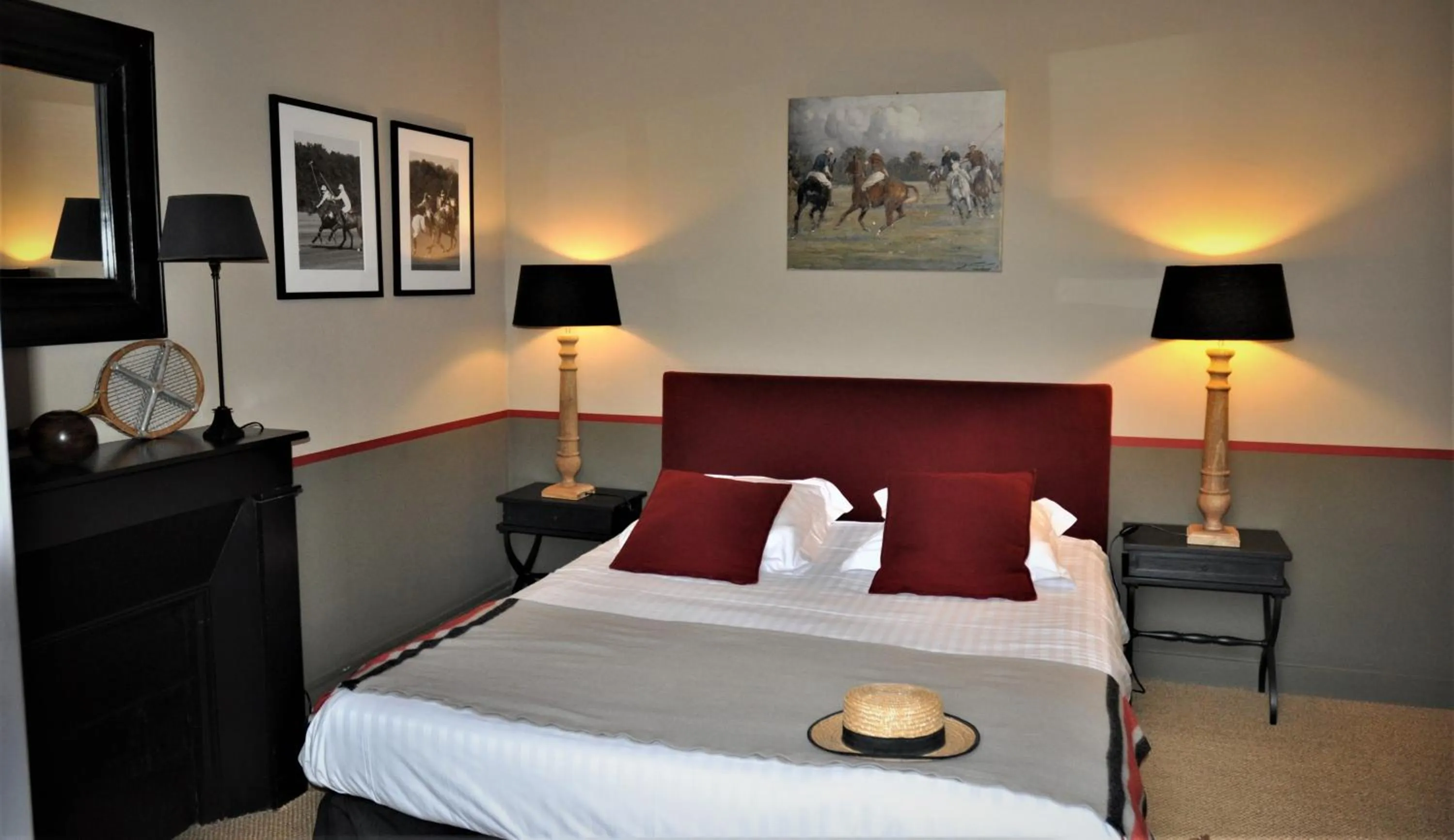 Photo of the whole room, Bed in Chambres d'Hôtes Maison La Porte Rouge