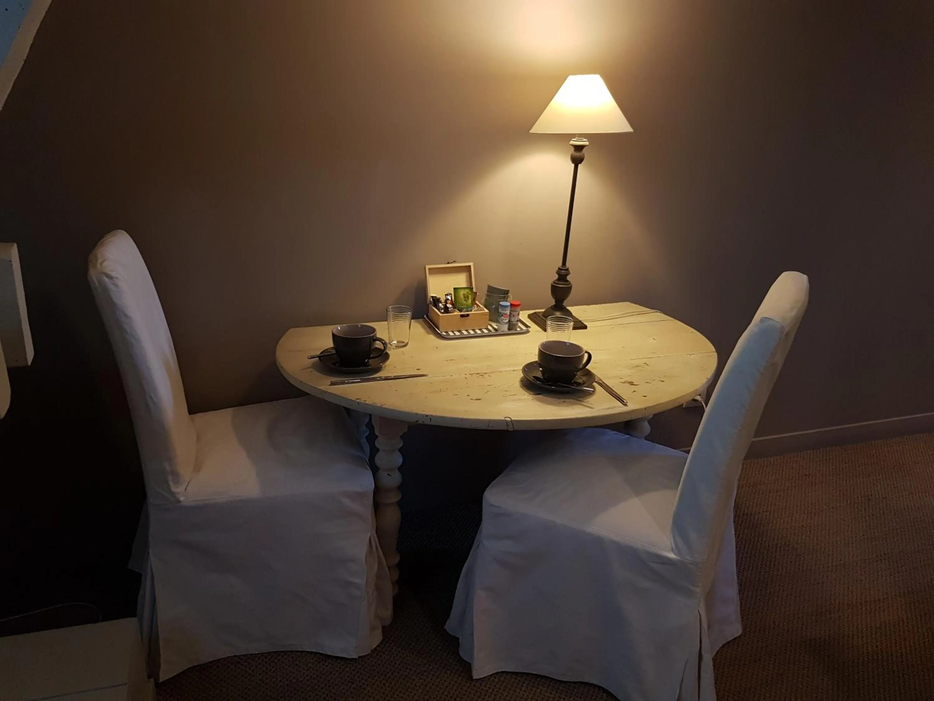 Decorative detail in Chambres d'Hôtes Maison La Porte Rouge