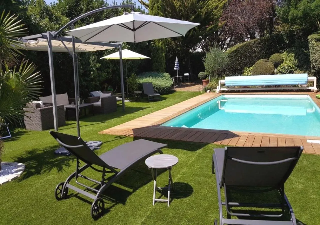 Summer in Chambres d'Hôtes Maison La Porte Rouge