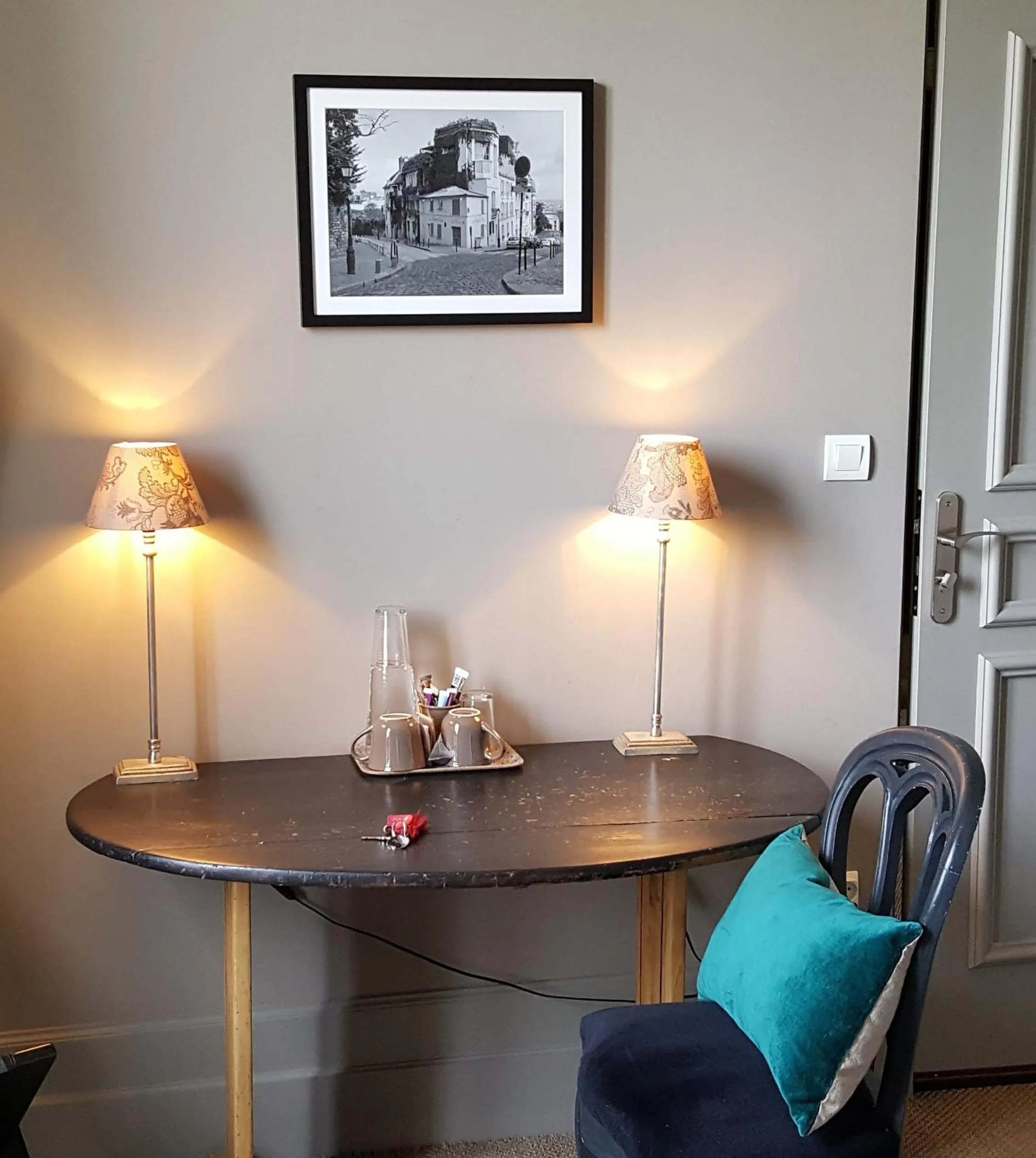 Decorative detail in Chambres d'Hôtes Maison La Porte Rouge