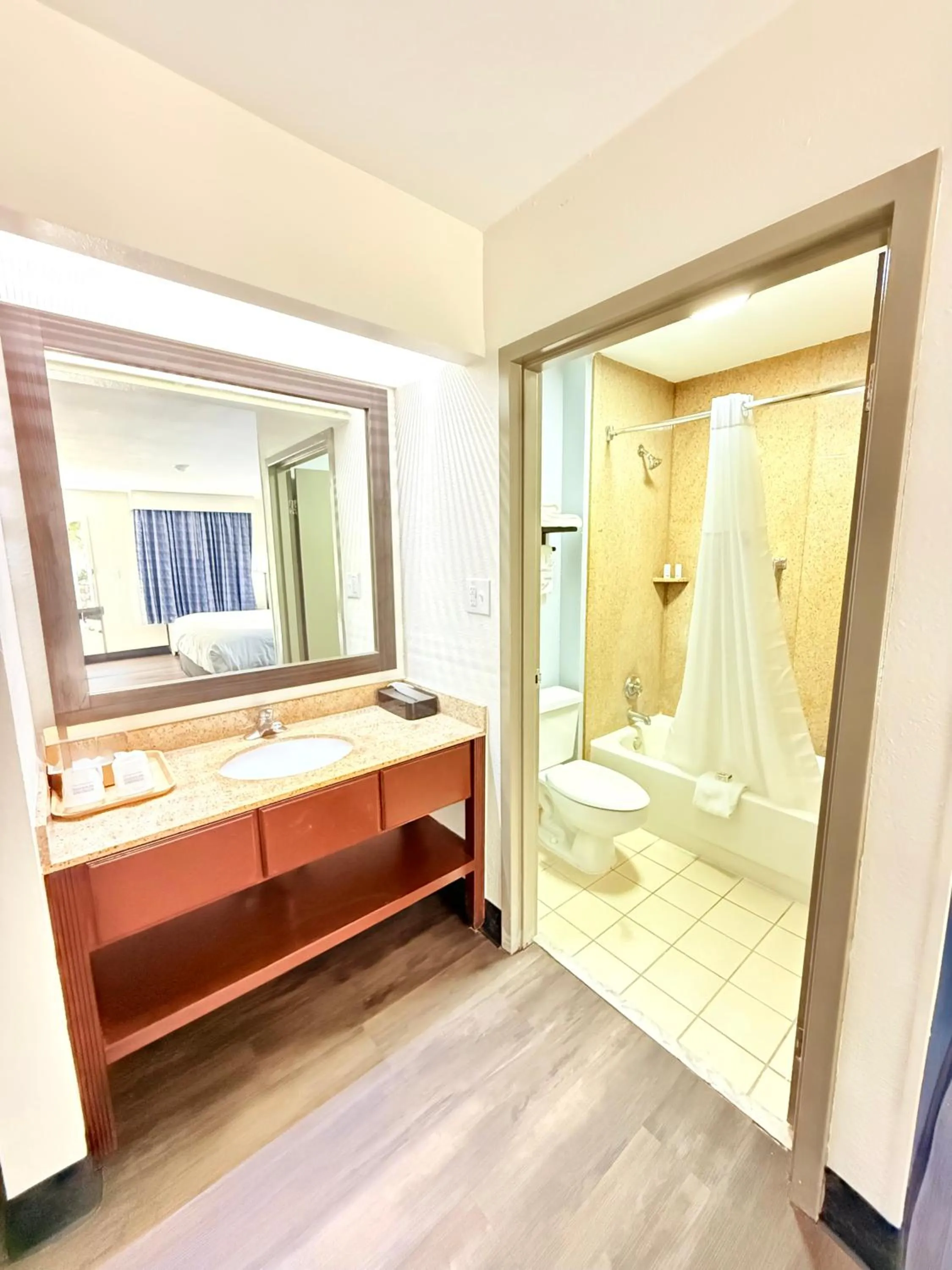 Bathroom, Bed in Baymont by Wyndham Tallahassee