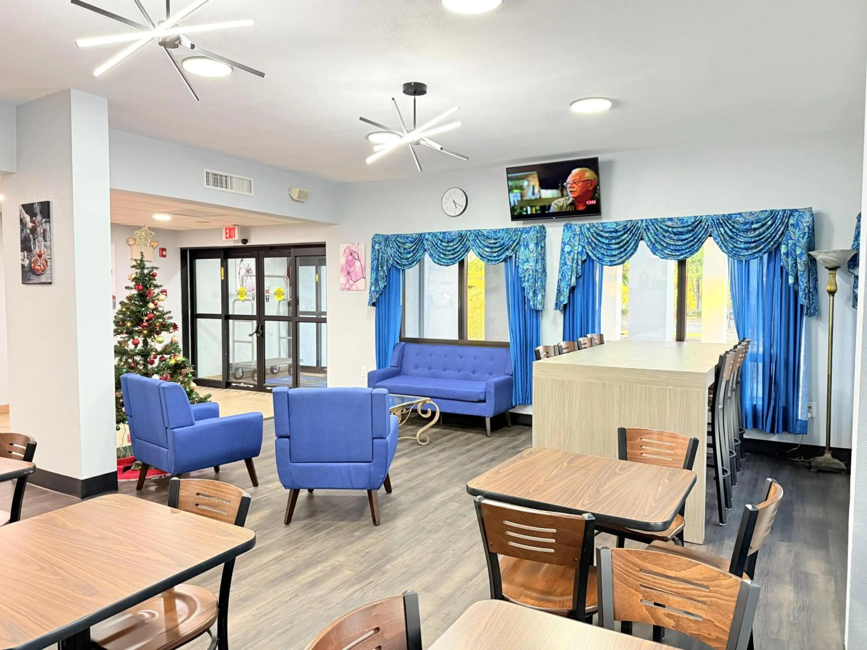 Seating area in Baymont by Wyndham Tallahassee