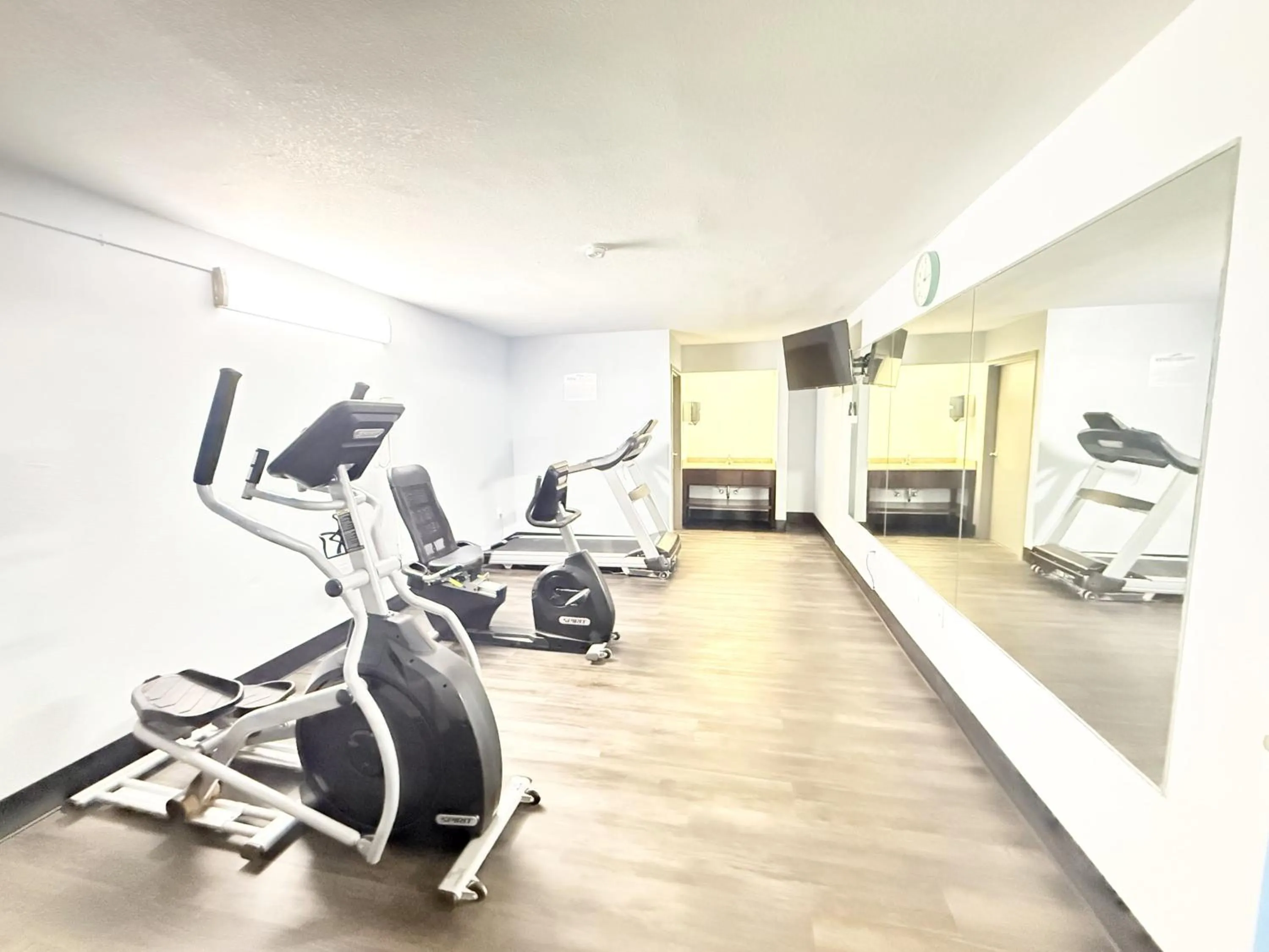 Fitness centre/facilities in Baymont by Wyndham Tallahassee