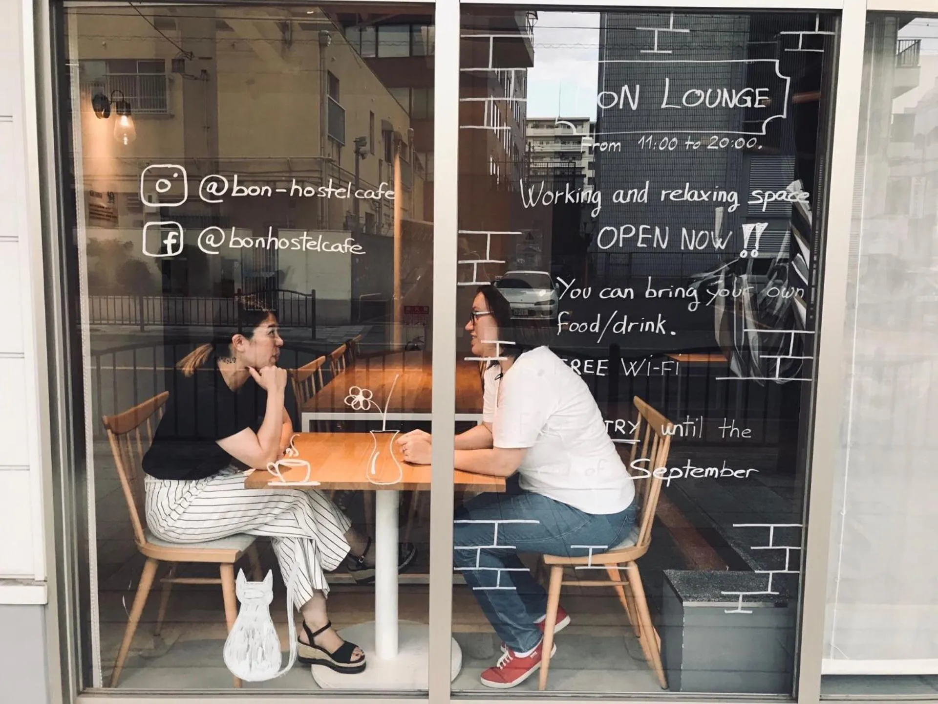 Communal lounge/ TV room in BON Hostel