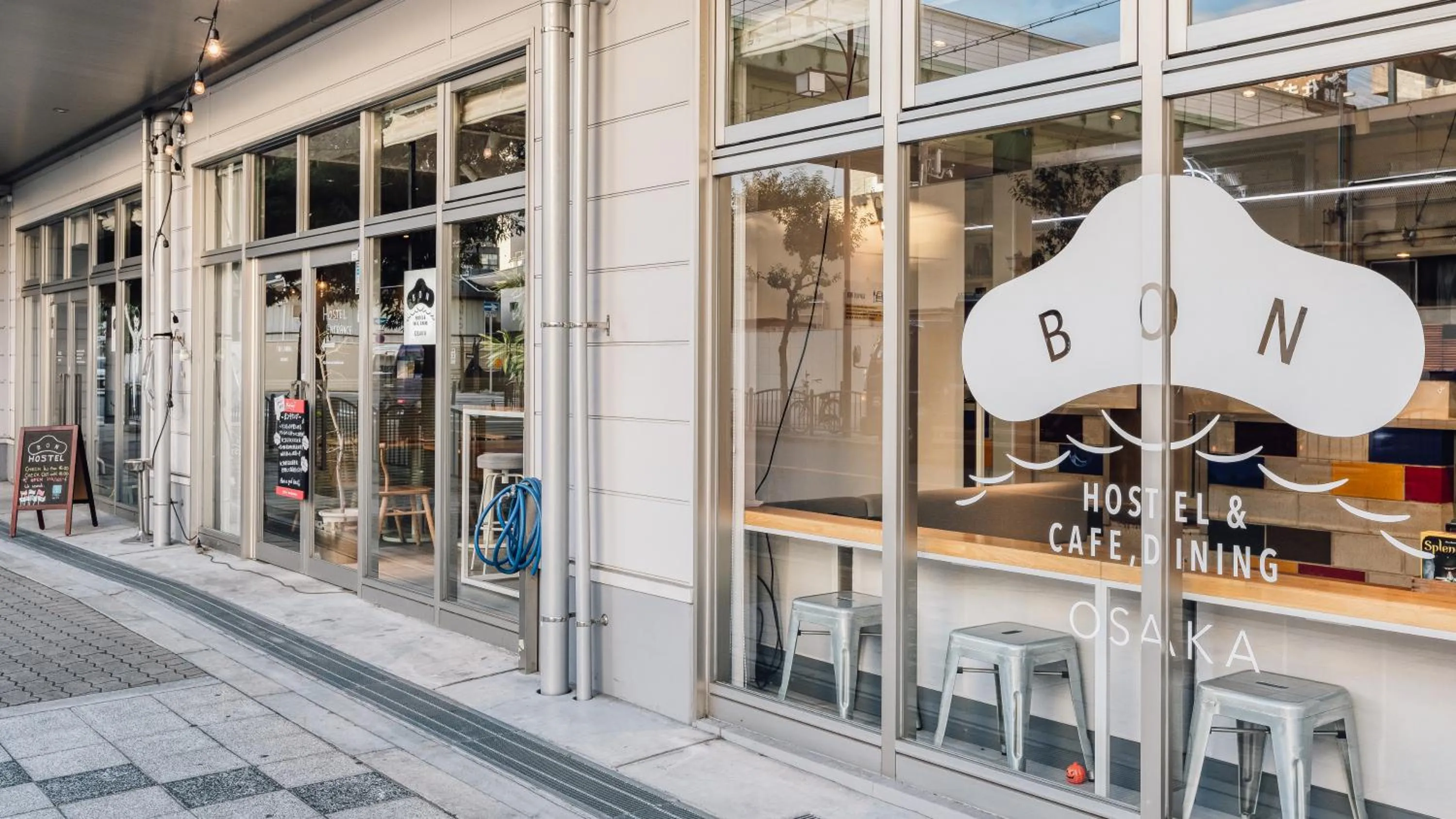 Facade/entrance in BON Hostel