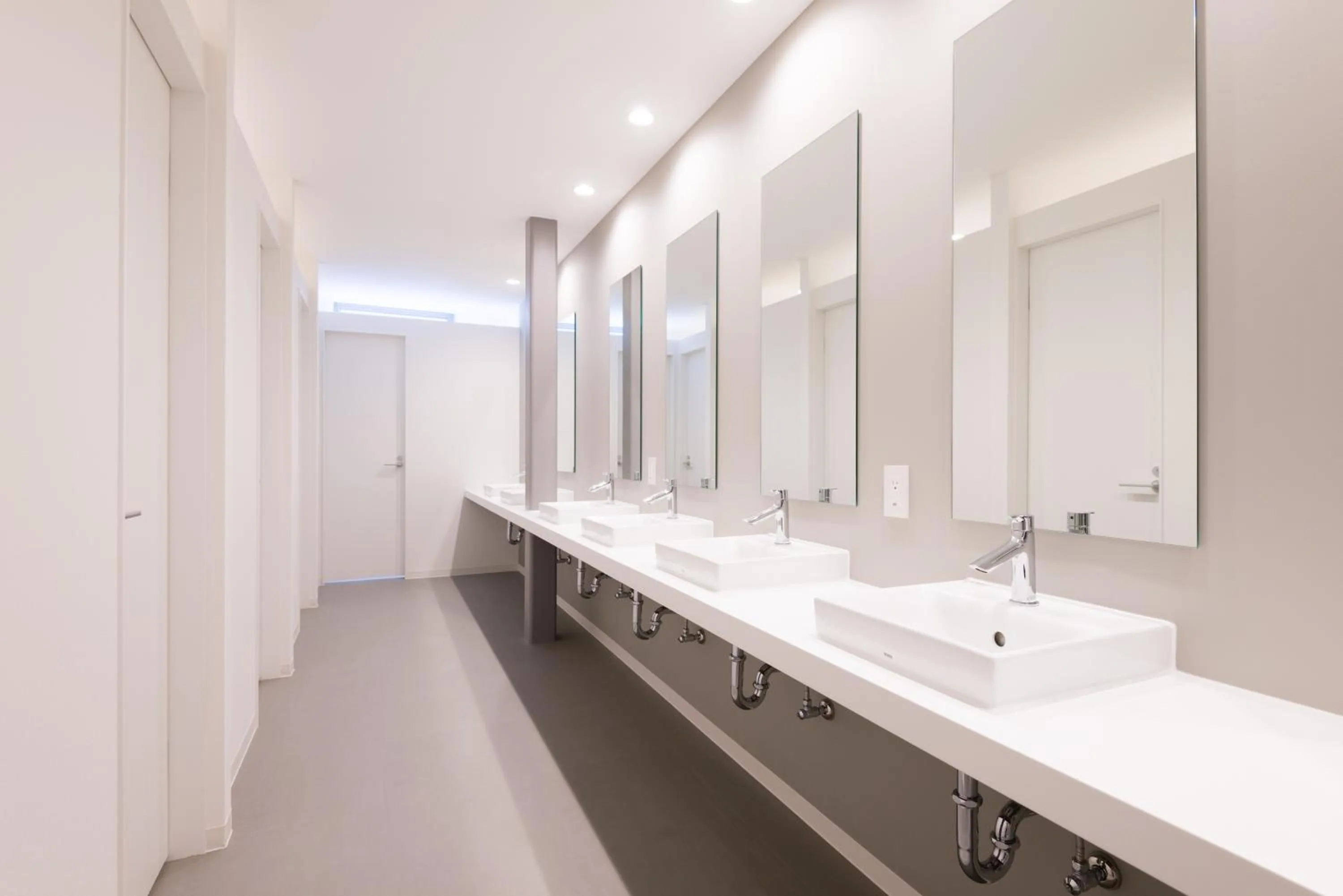 Toilet in BON Hostel