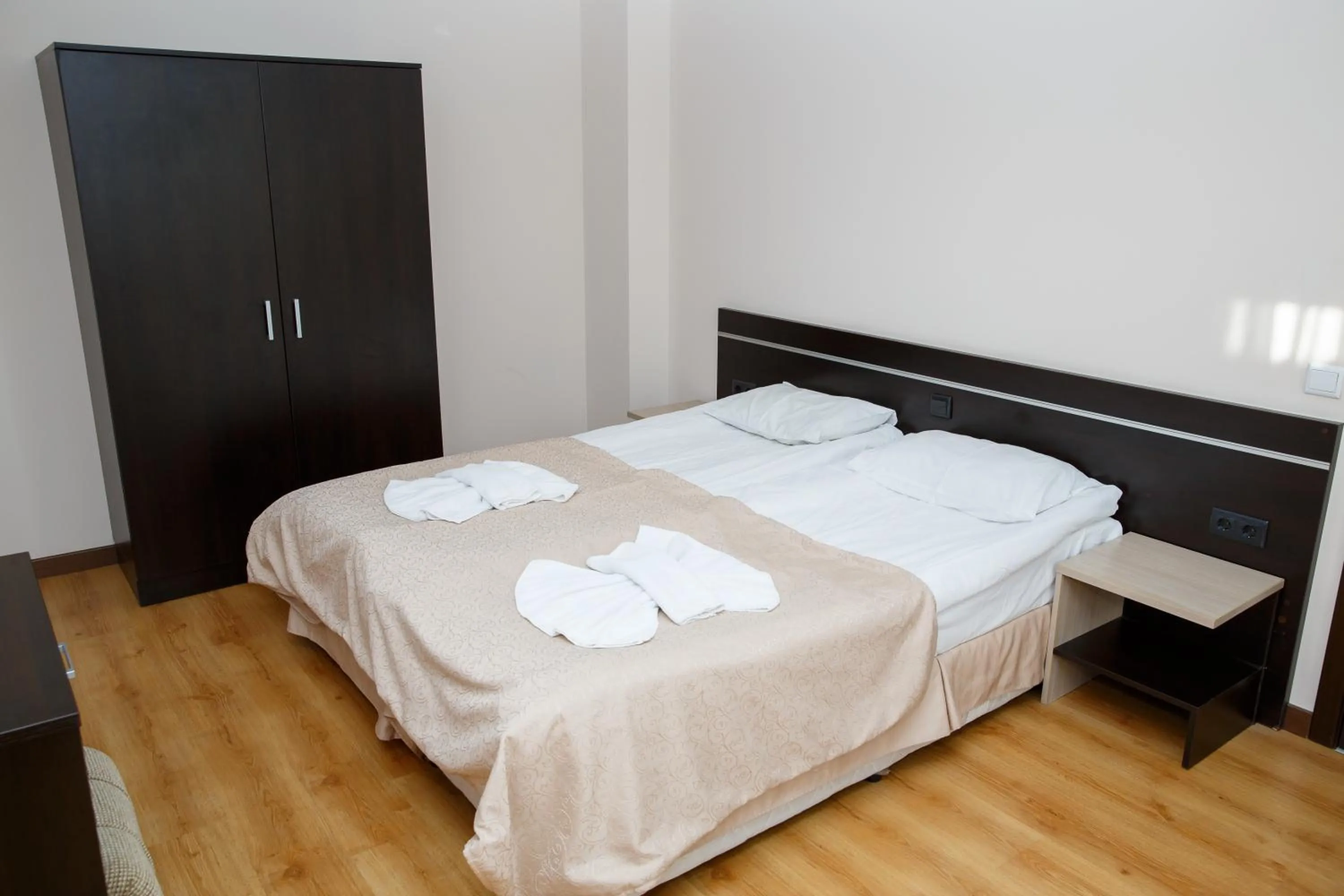 Bed in Sunrise Park Complex - Free Wellness