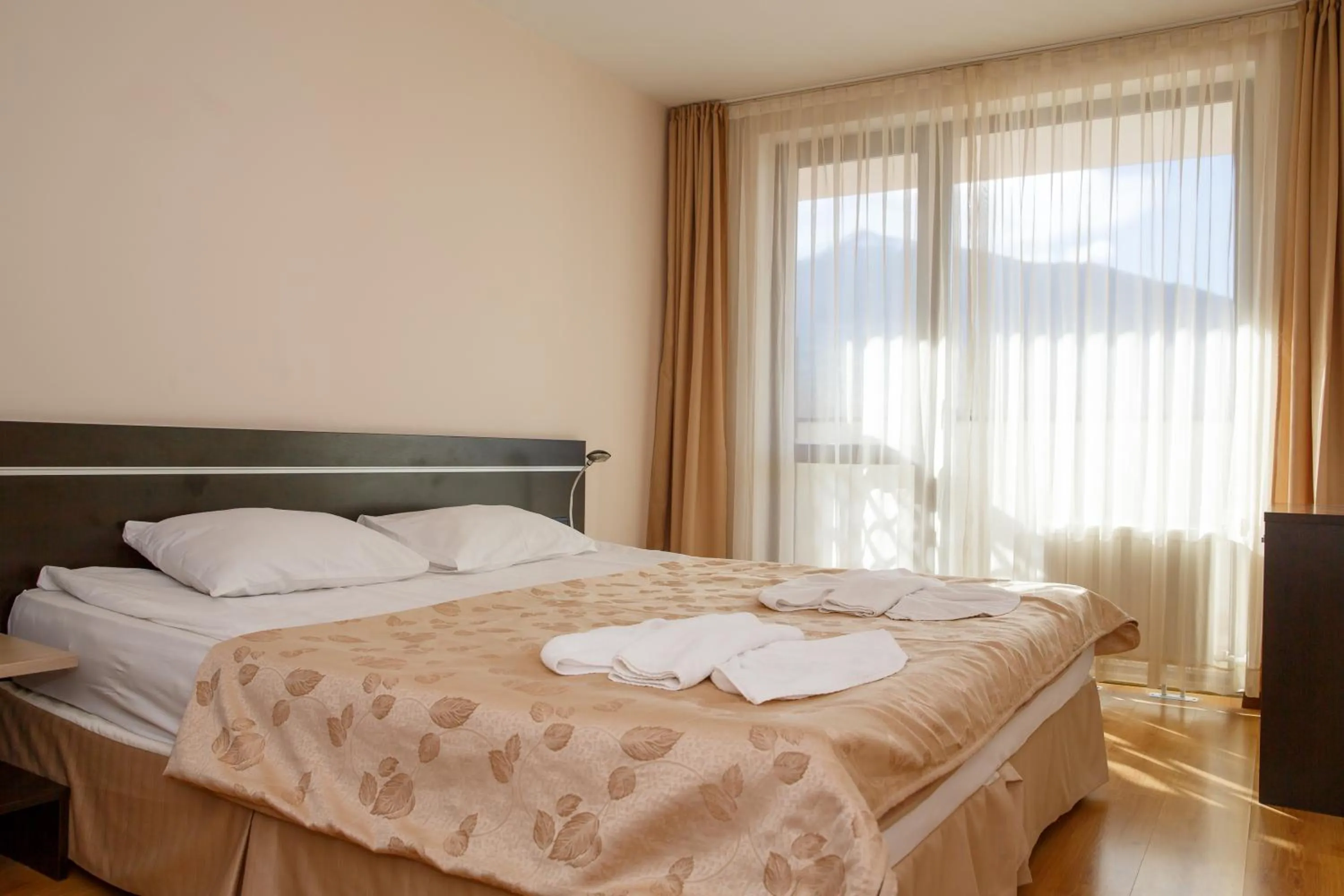 Bed in Sunrise Park Complex - Free Wellness