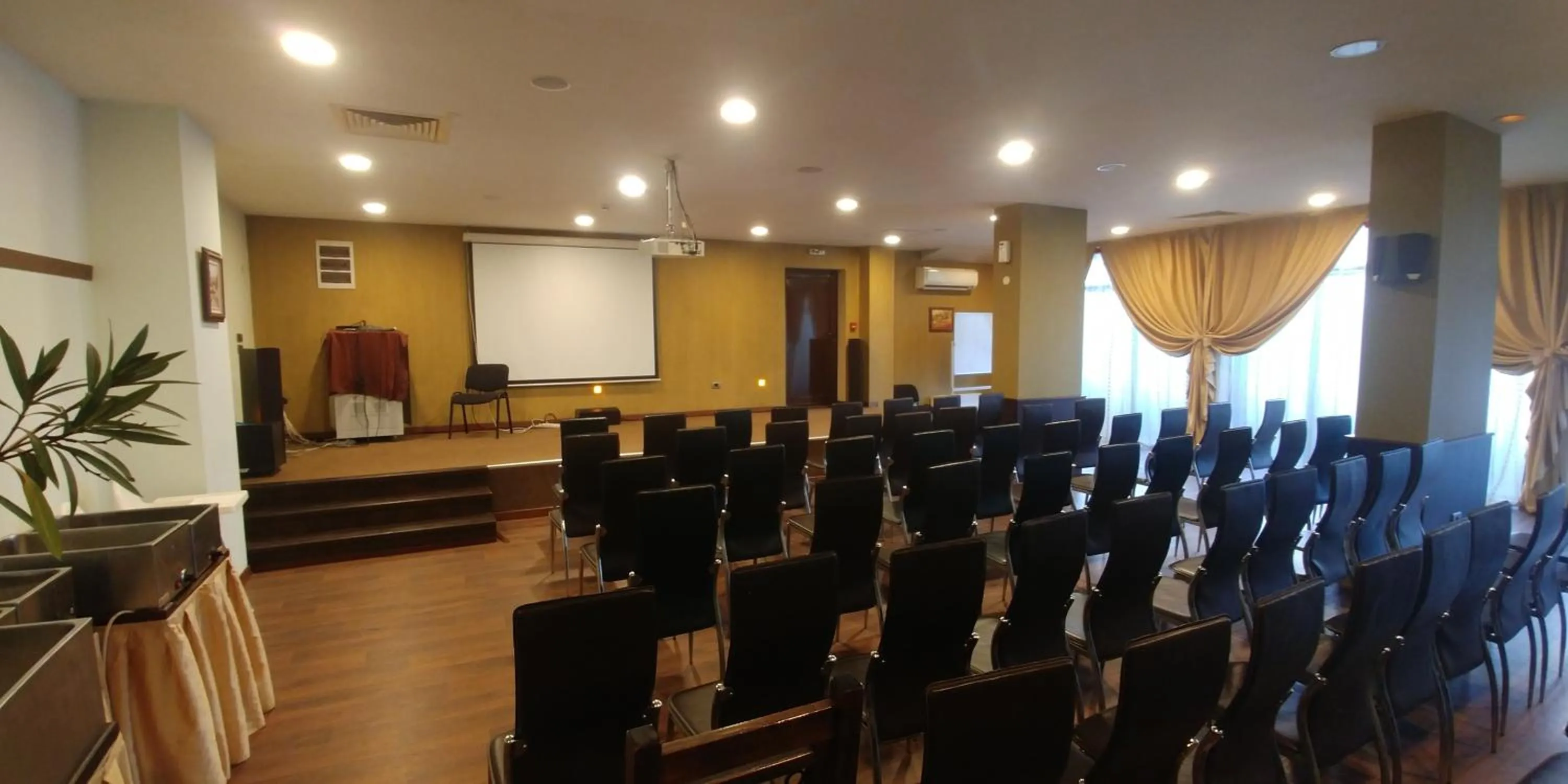 Meeting/conference room in Sunrise Park Complex - Free Wellness