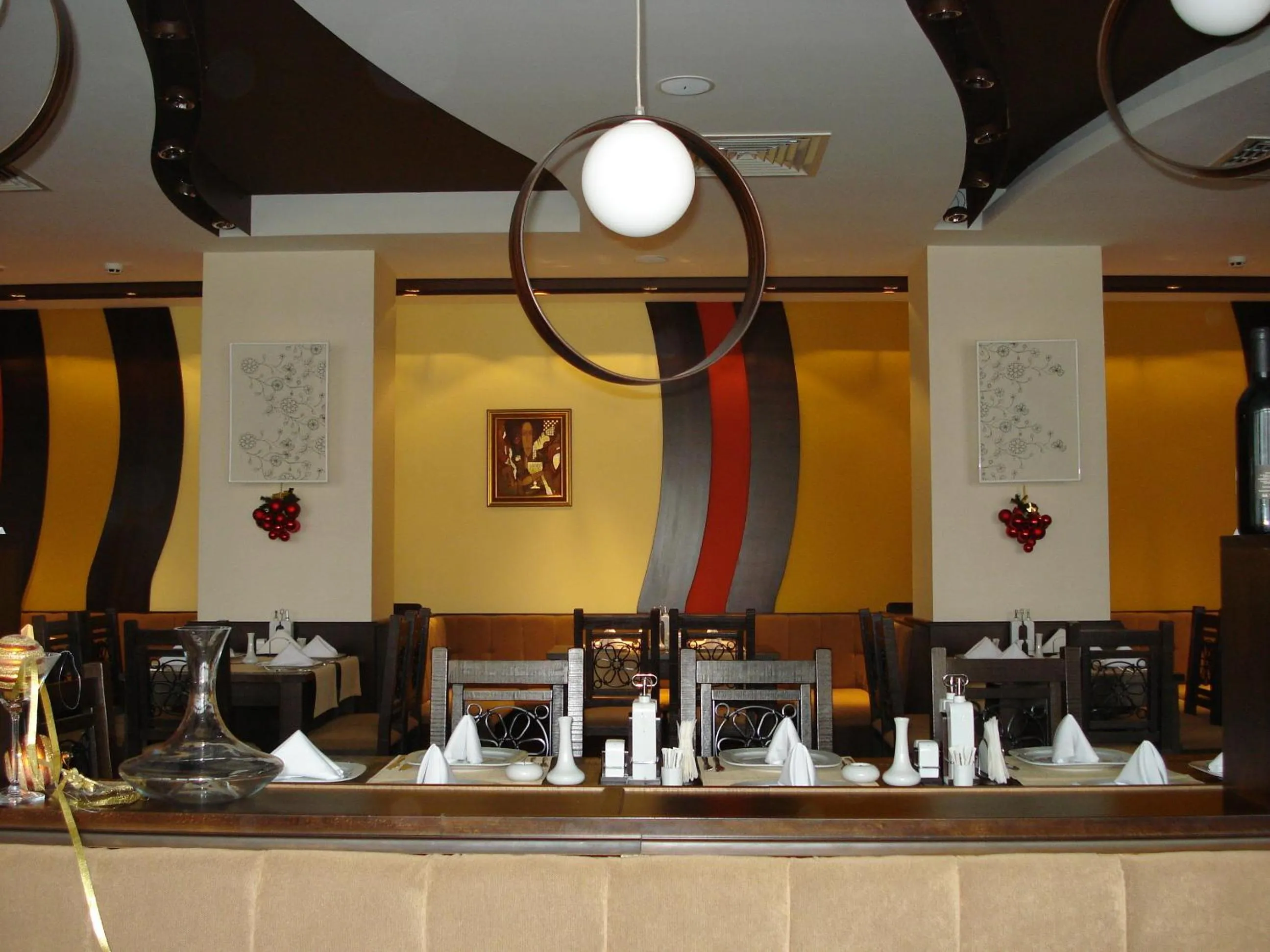 Restaurant/places to eat in Sunrise Park Complex - Free Wellness