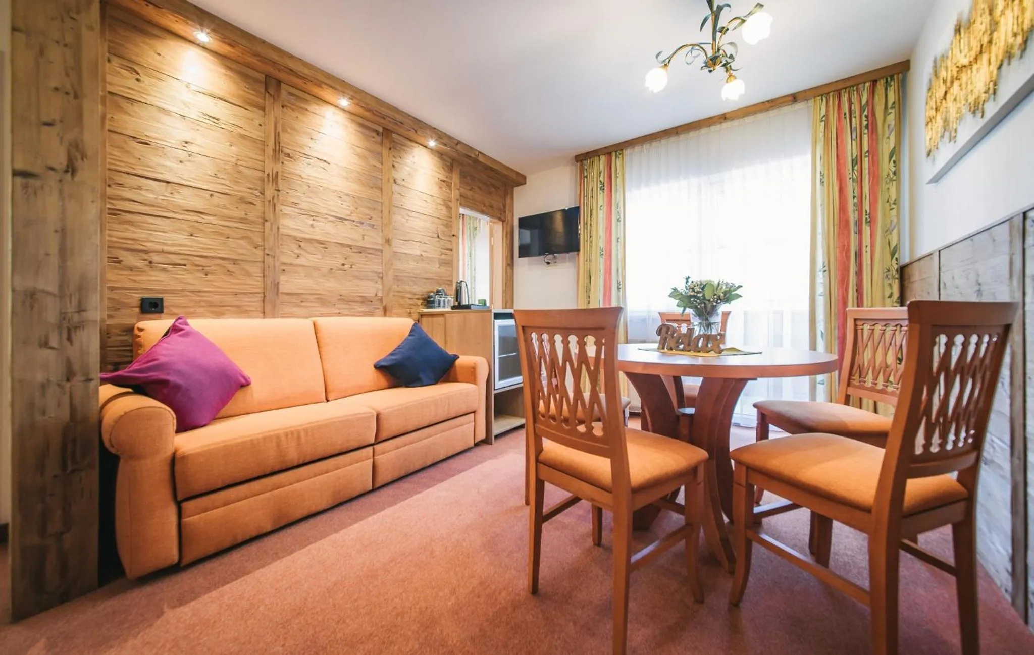 Living room in Arlen Lodge Hotel-Garni